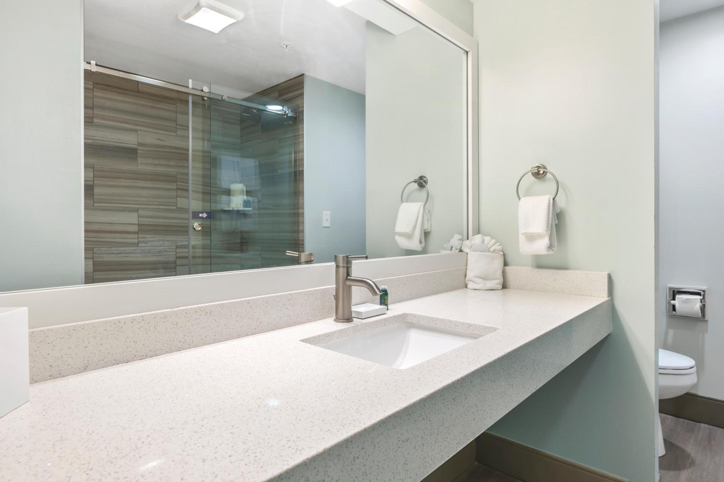 Bayview King Suite - Photo 5