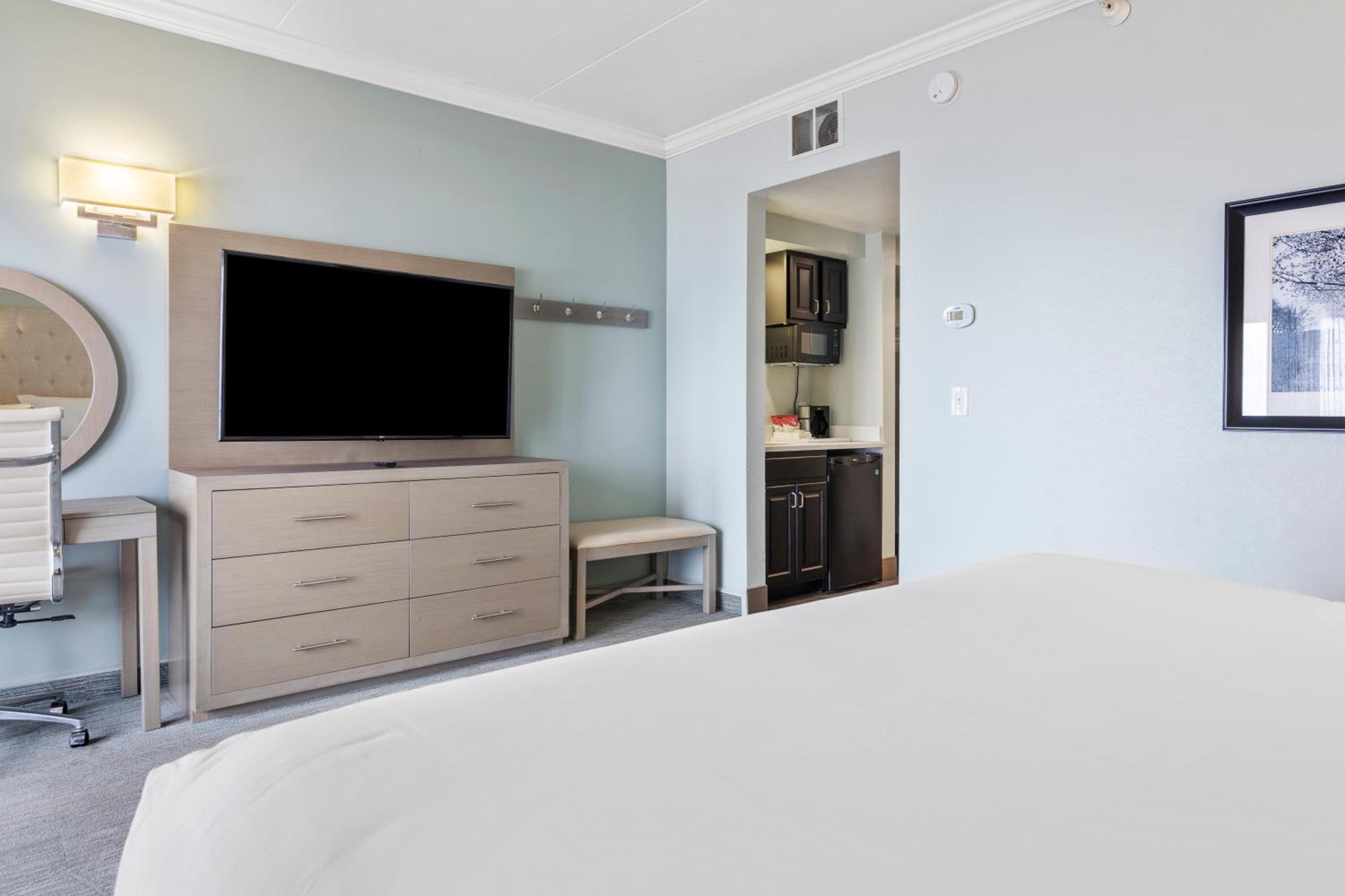 Bayview King Suite - Photo 6