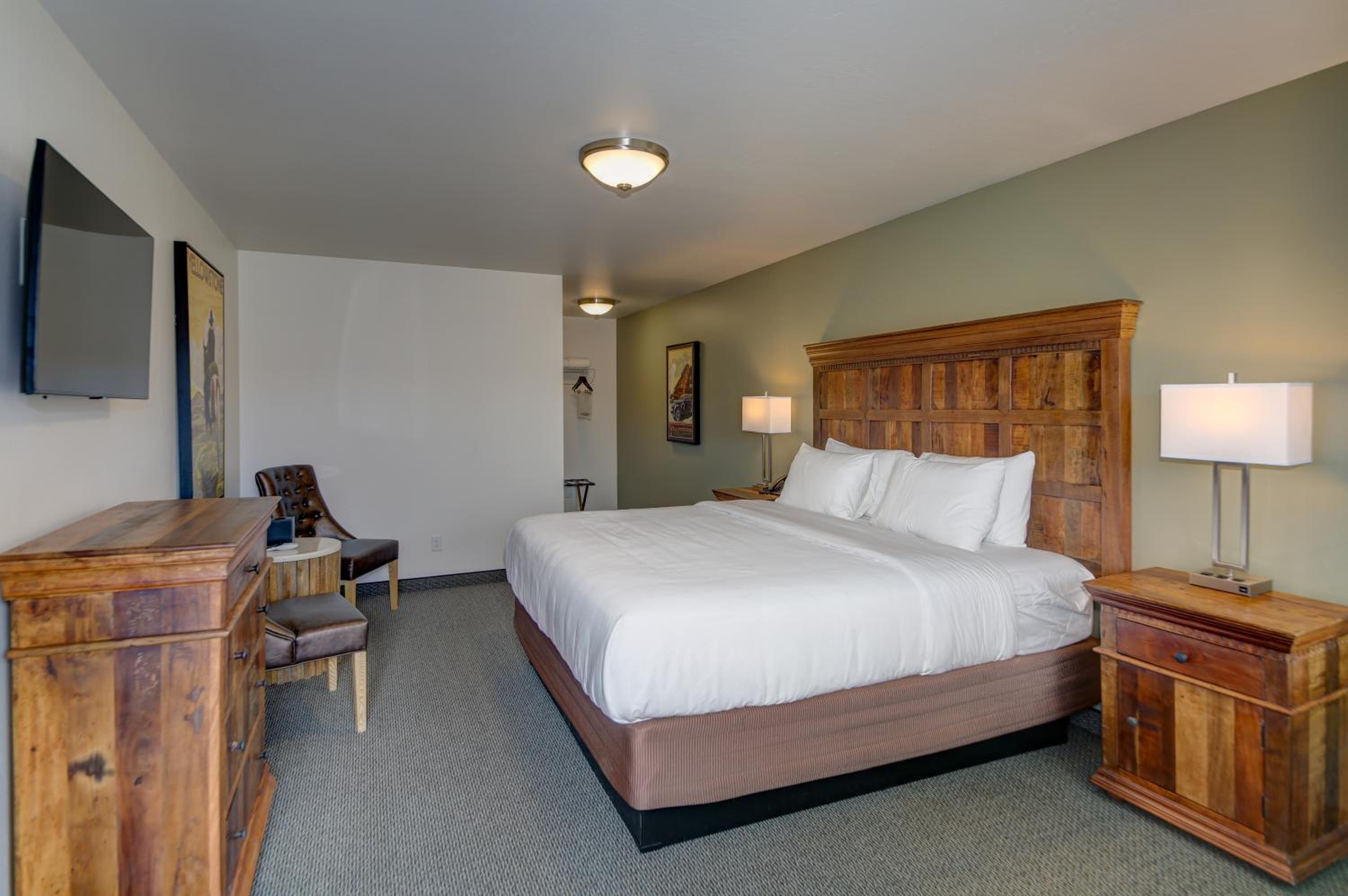 Deluxe Queen Room