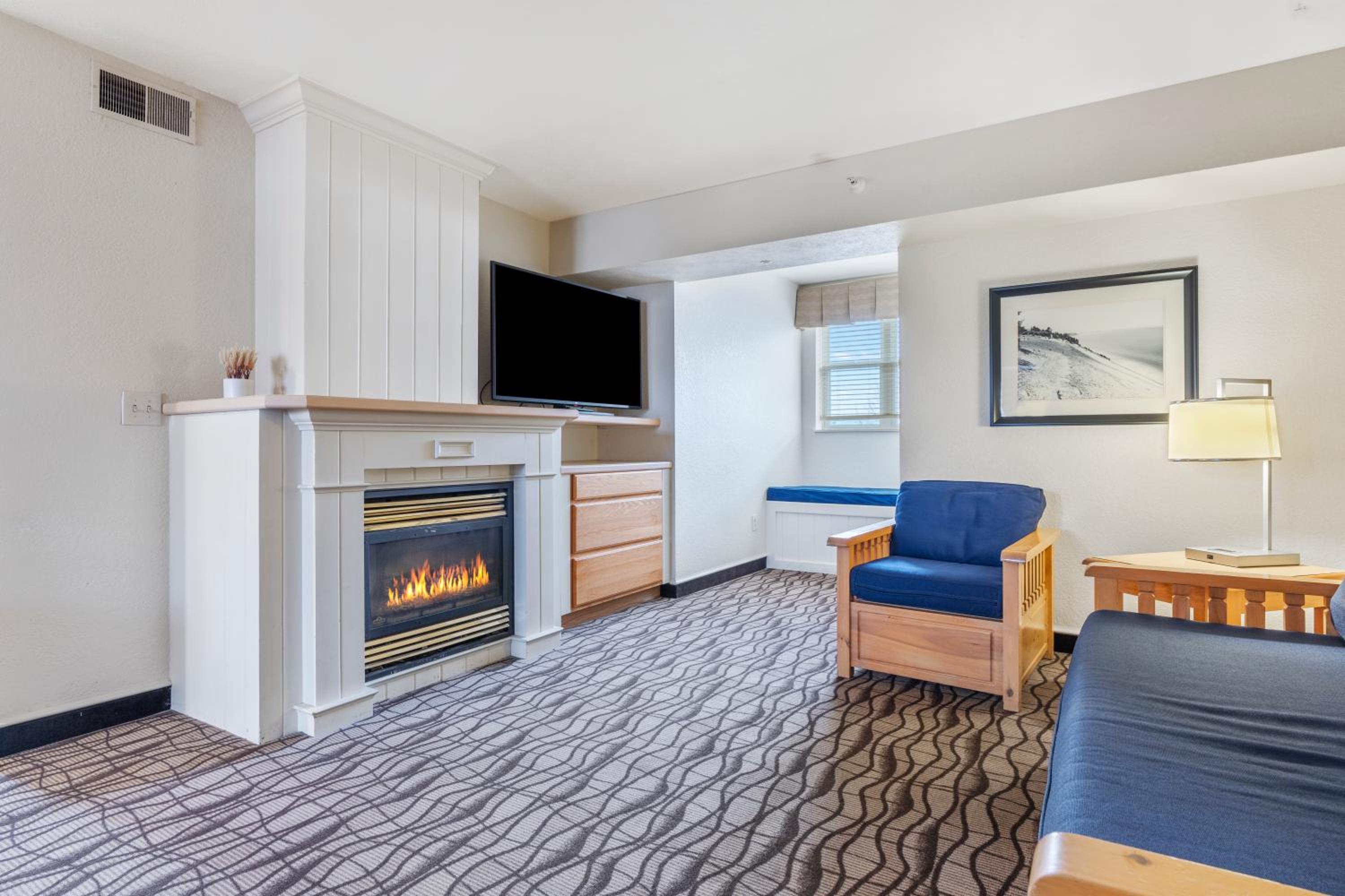 King Suite with Fireplace photo 1