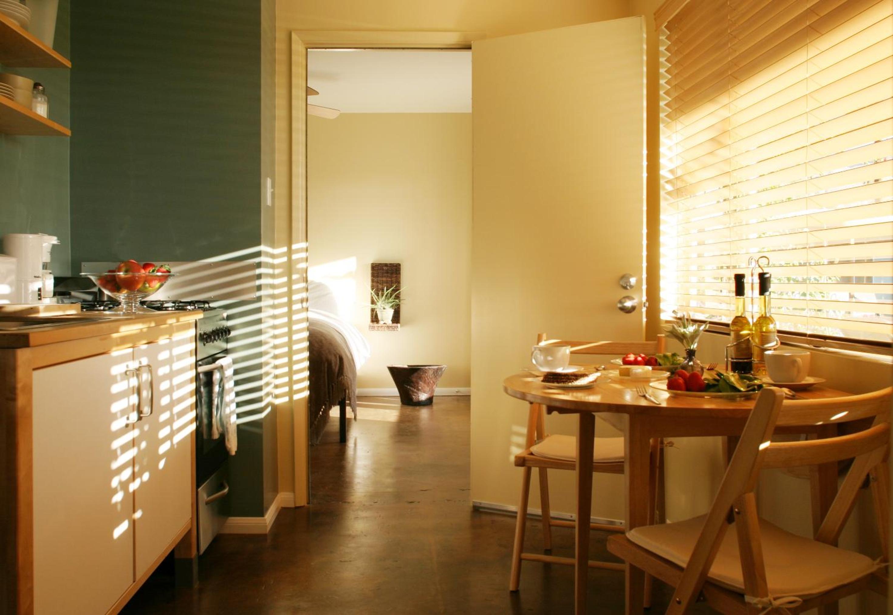 Double Room with Pool View - Photo 5