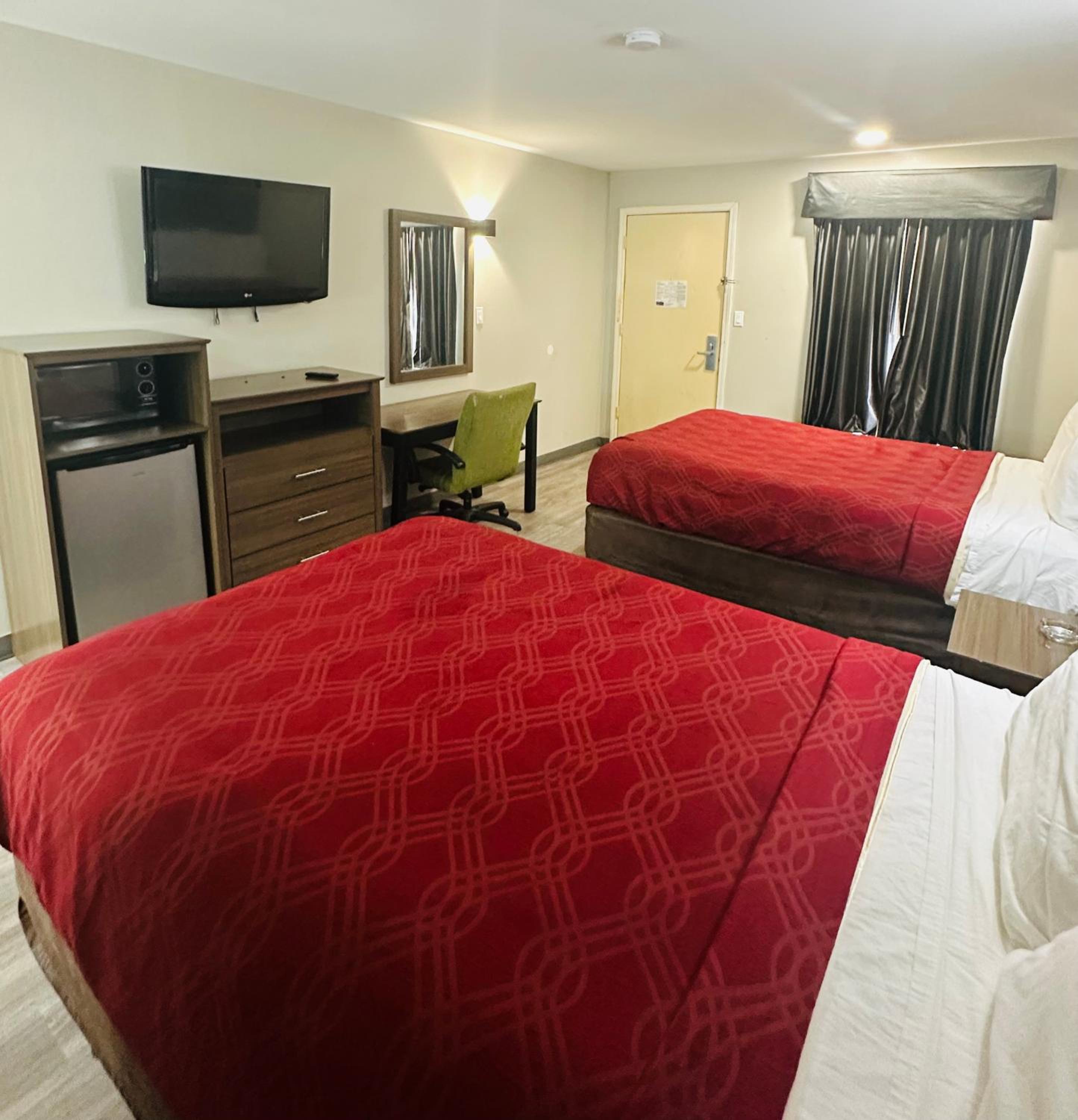Double Room with Two Double Beds - Smoking photo 1