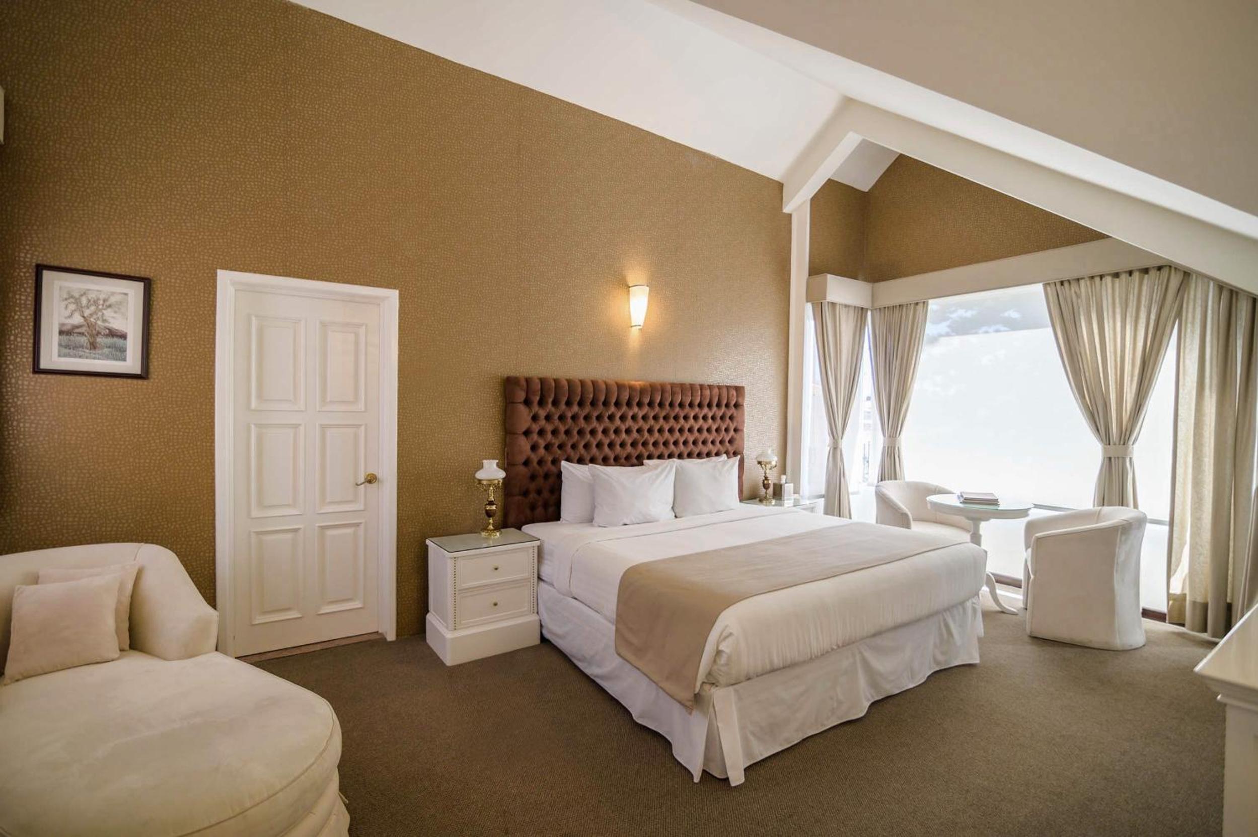 Superior King Suite photo 2