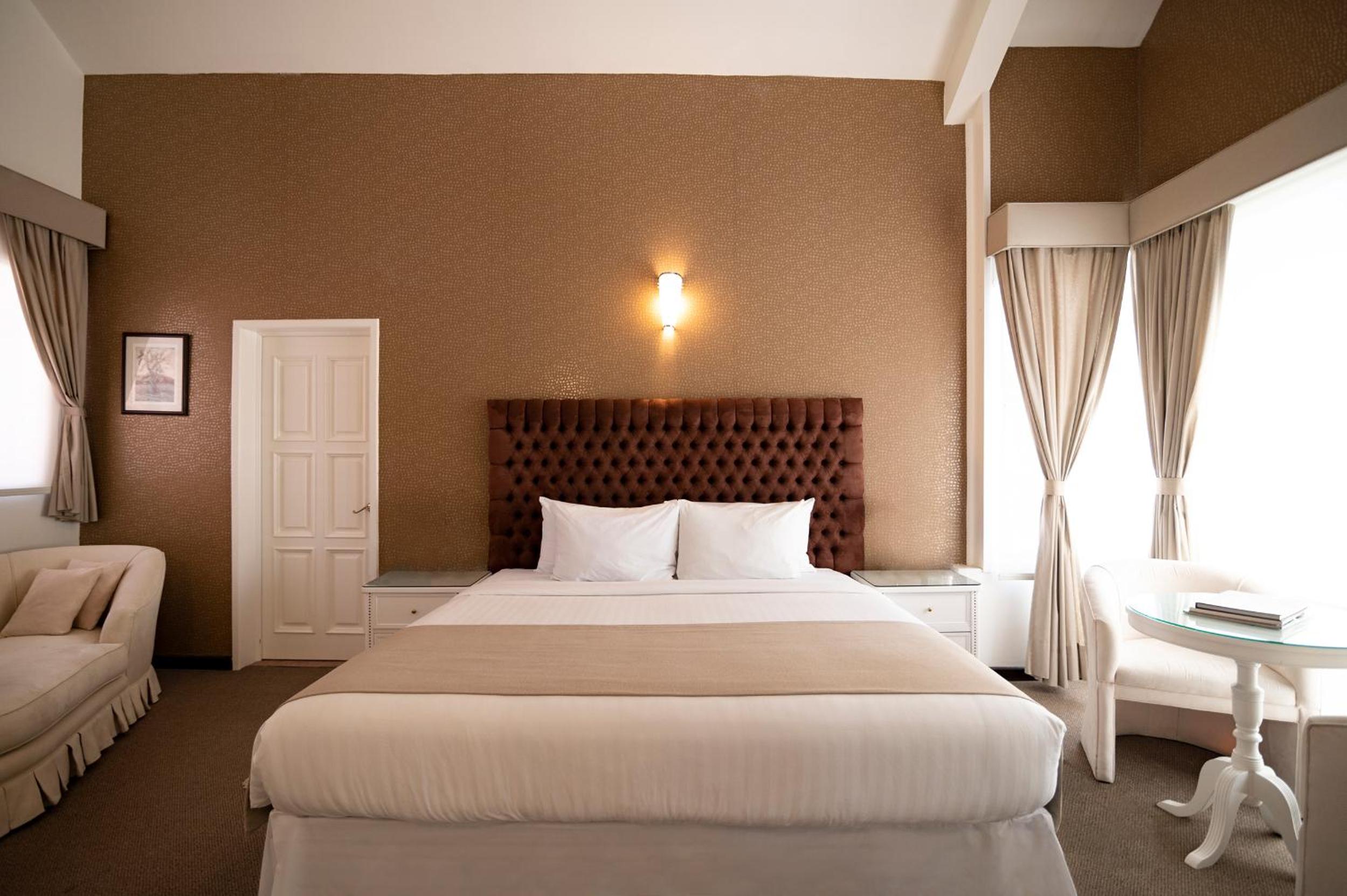Superior King Suite photo 3