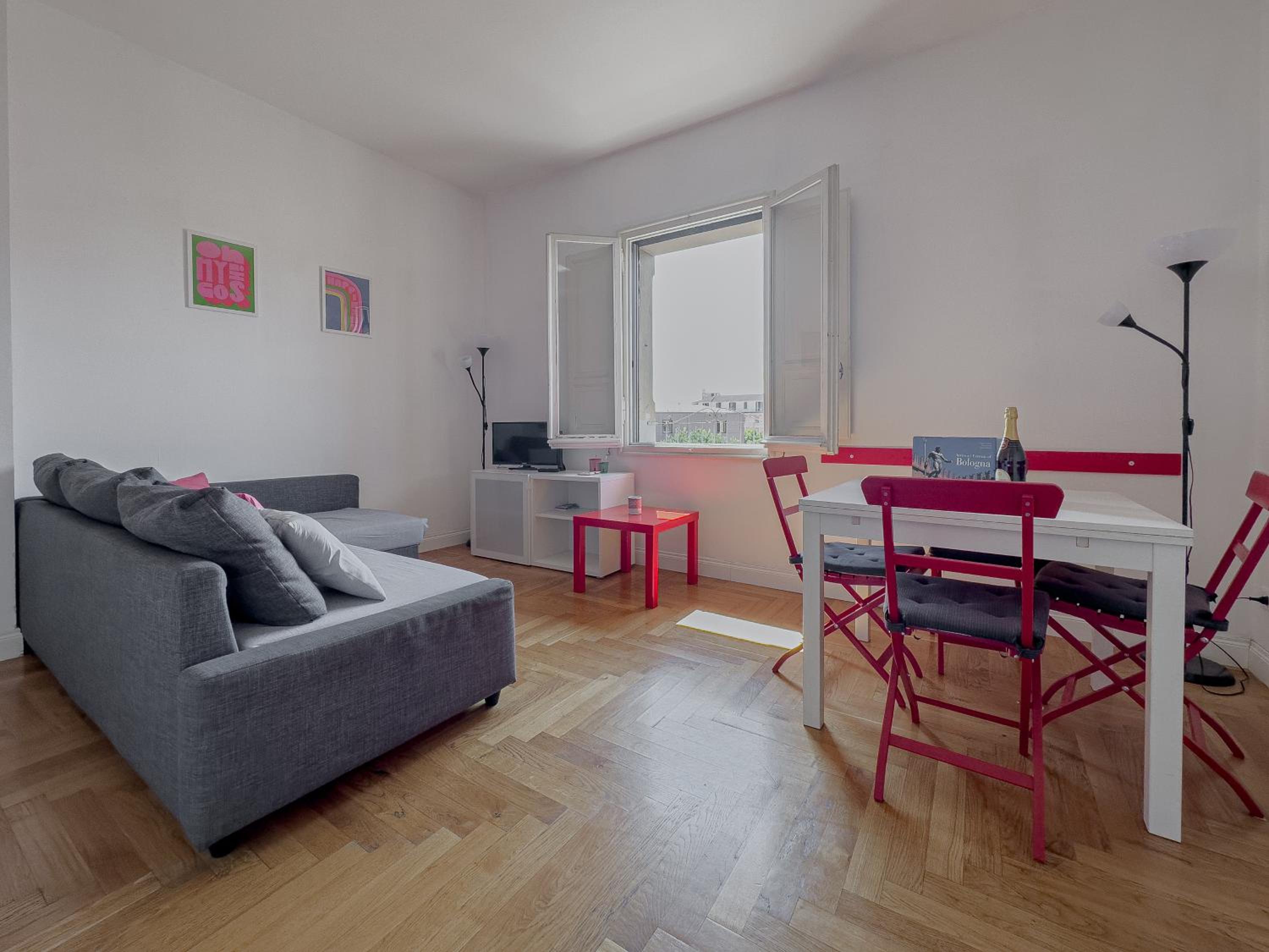 One-Bedroom Apartment
