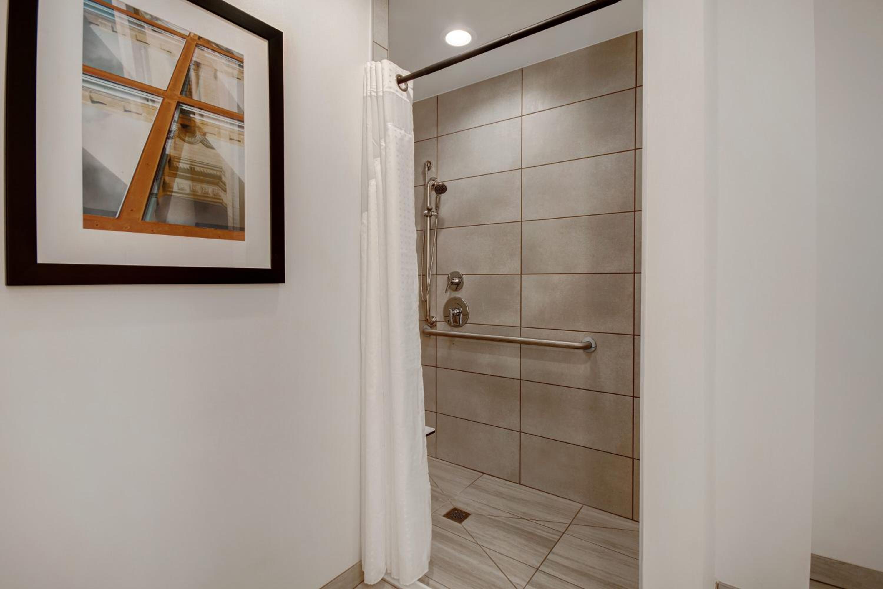 Queen Room with Two Queen Beds and Roll-In Shower - Disability Access - Photo 11