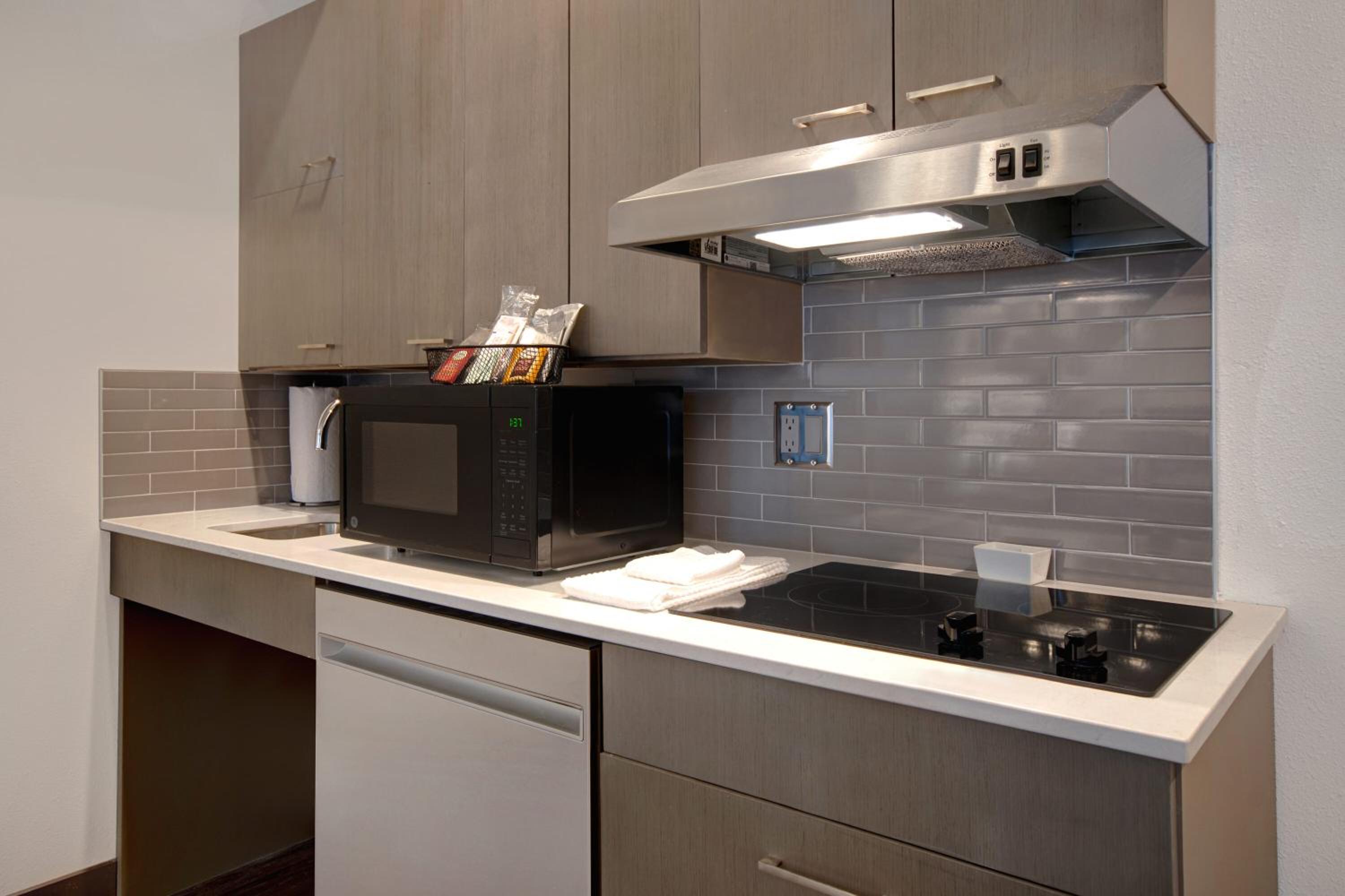 King Studio Suite with Kitchen and Sofa Bed - Photo 3