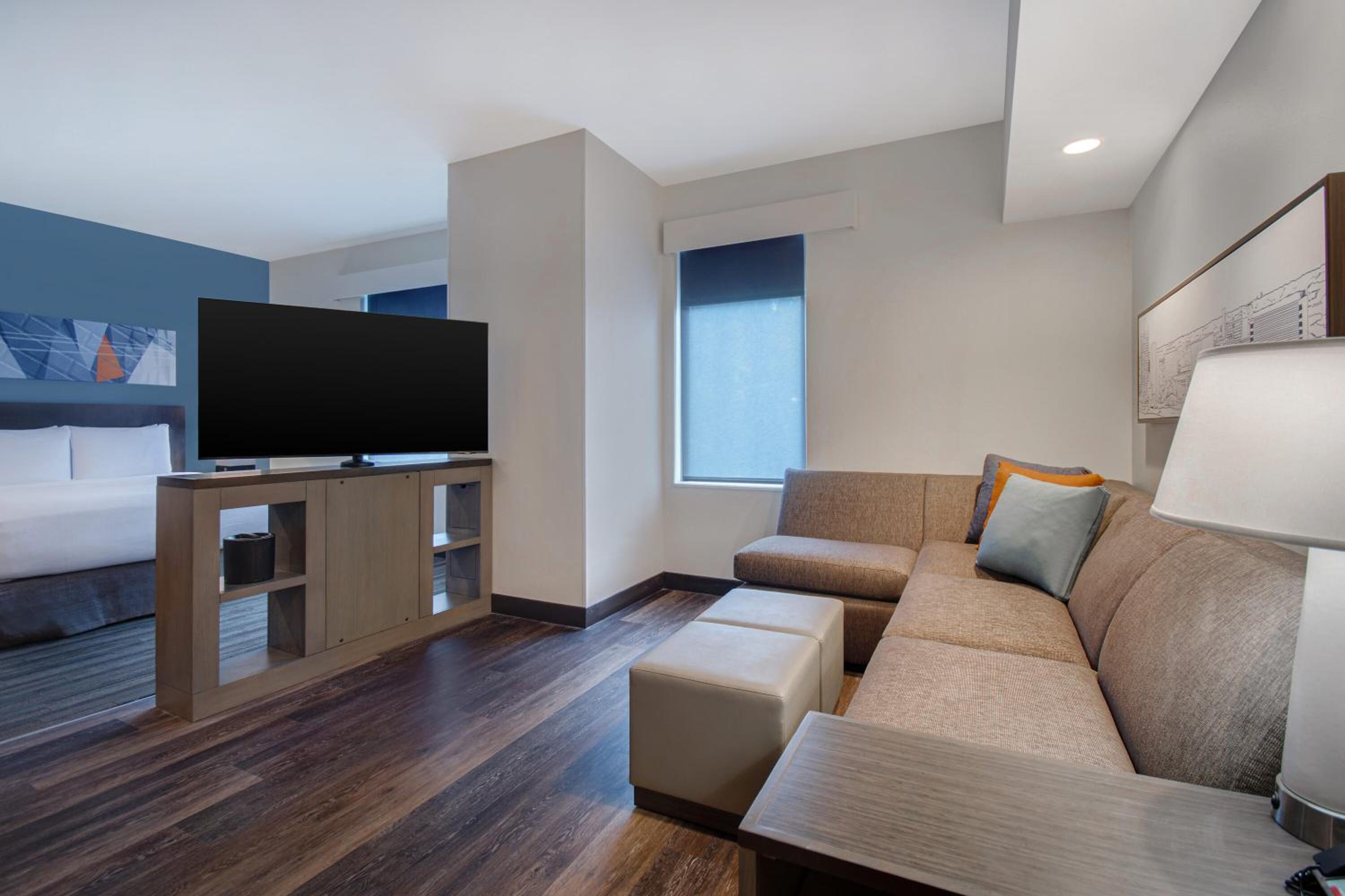 King Studio Suite with Kitchen and Sofa Bed - Photo 11