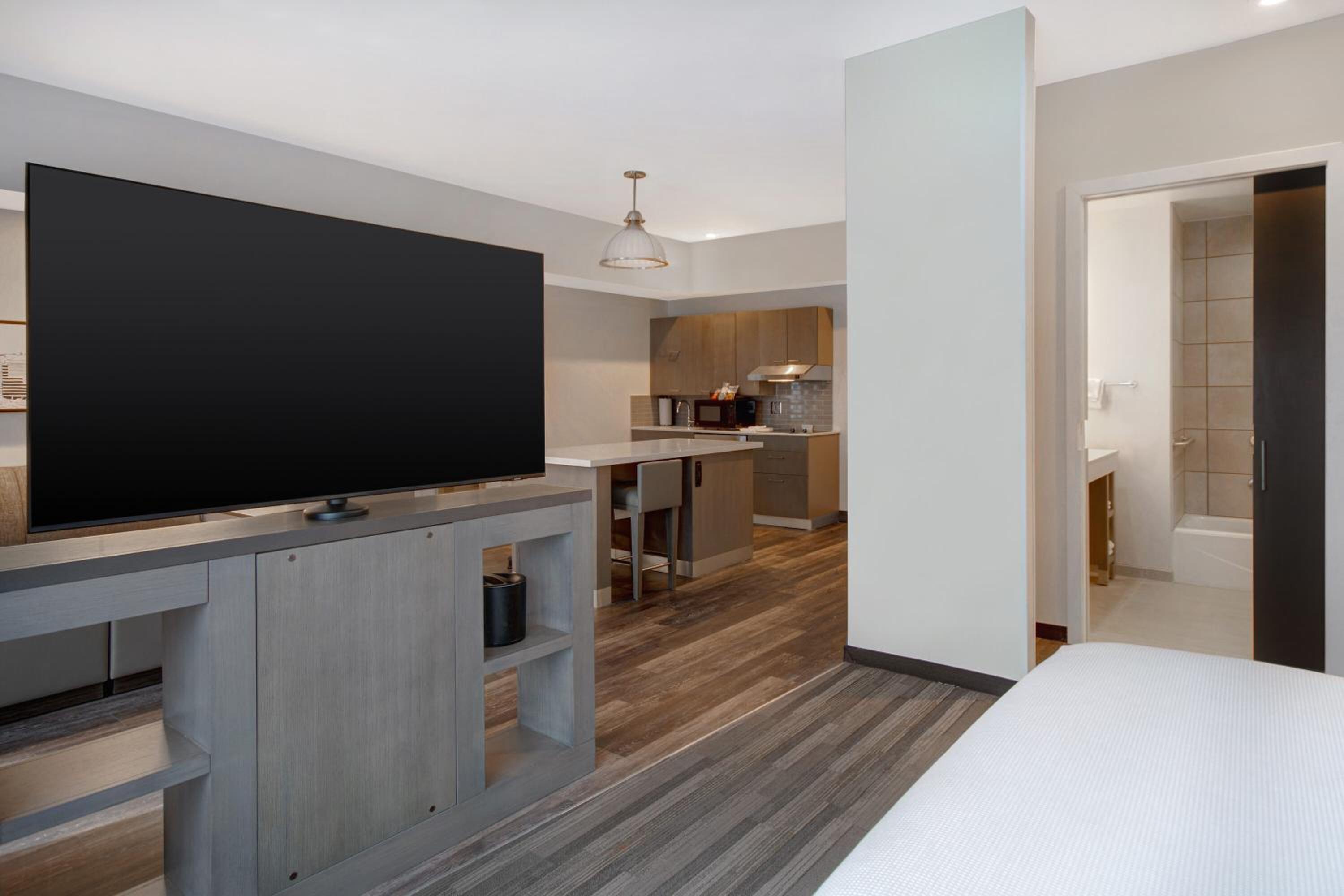 King Studio Suite with Kitchen and Sofa Bed - Photo 2