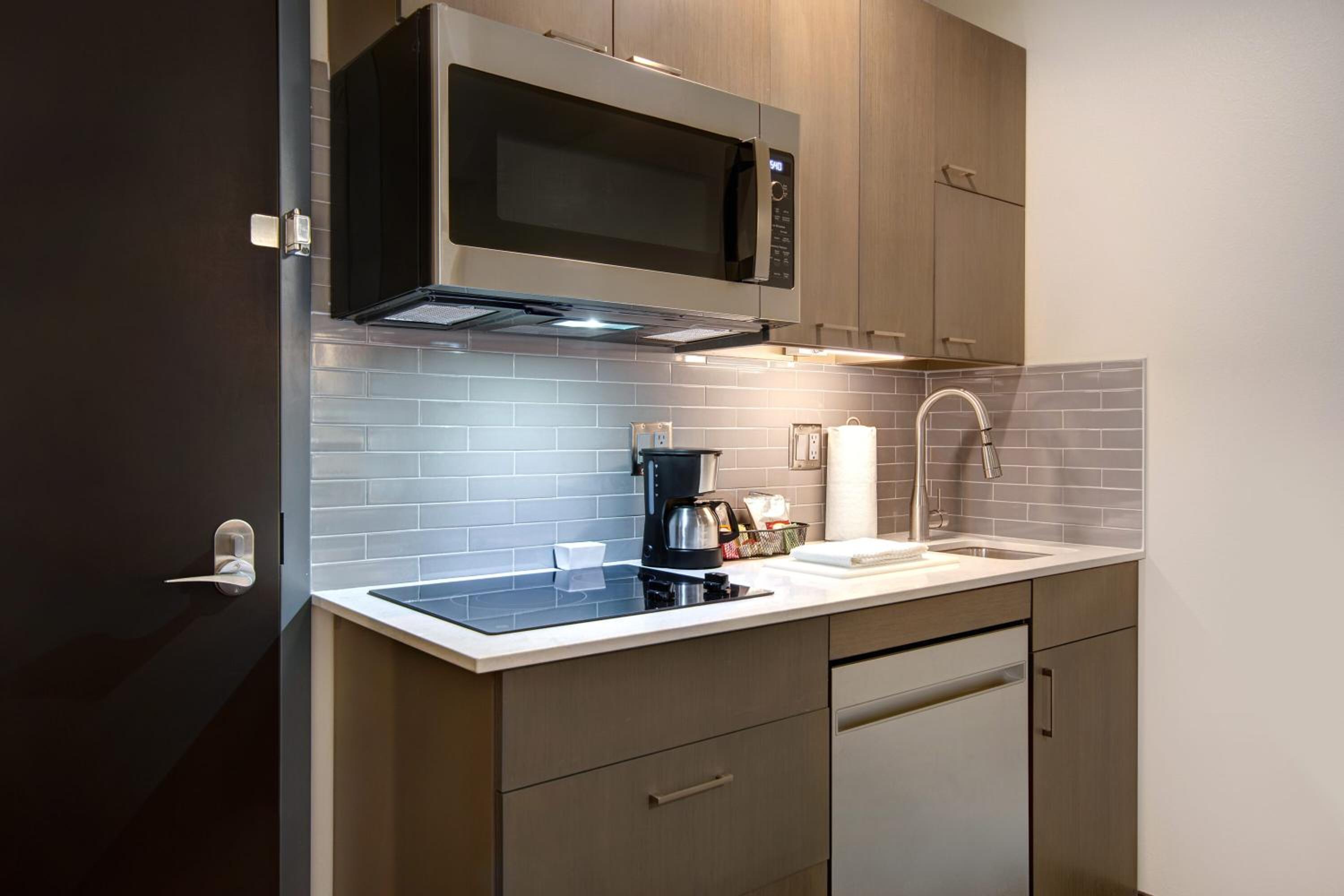 King Studio Suite with Kitchen and Sofa Bed - Photo 6