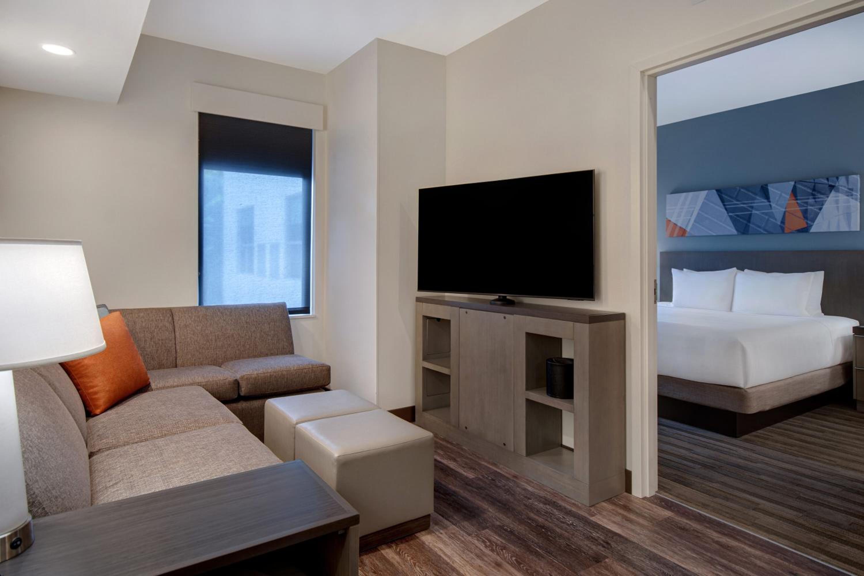 One-Bedroom King Suite with Sofa Bed and Kitchen - Photo 7