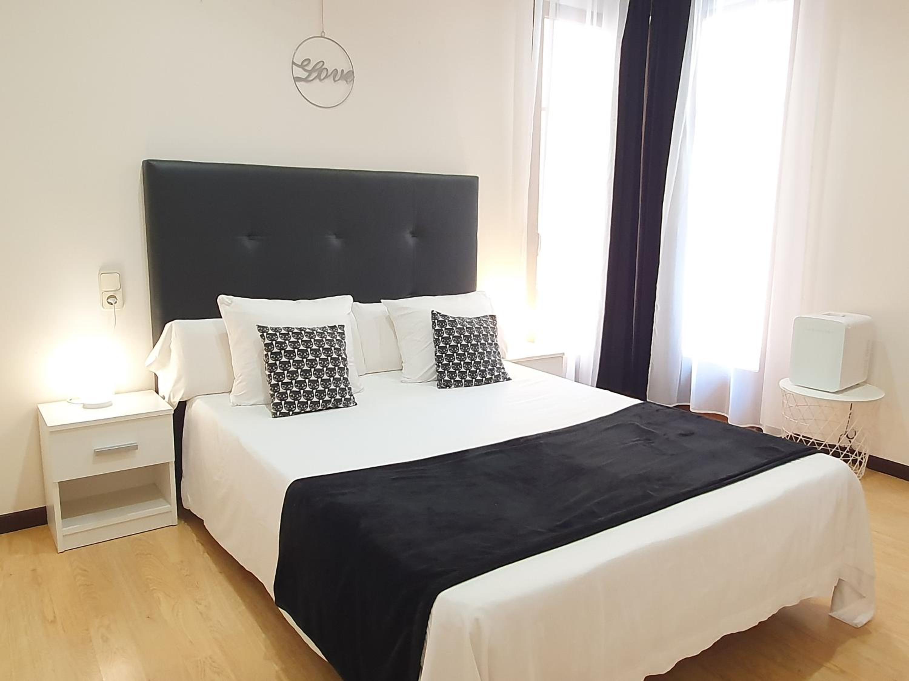 Deluxe Double Room with Balcony - Photo 1