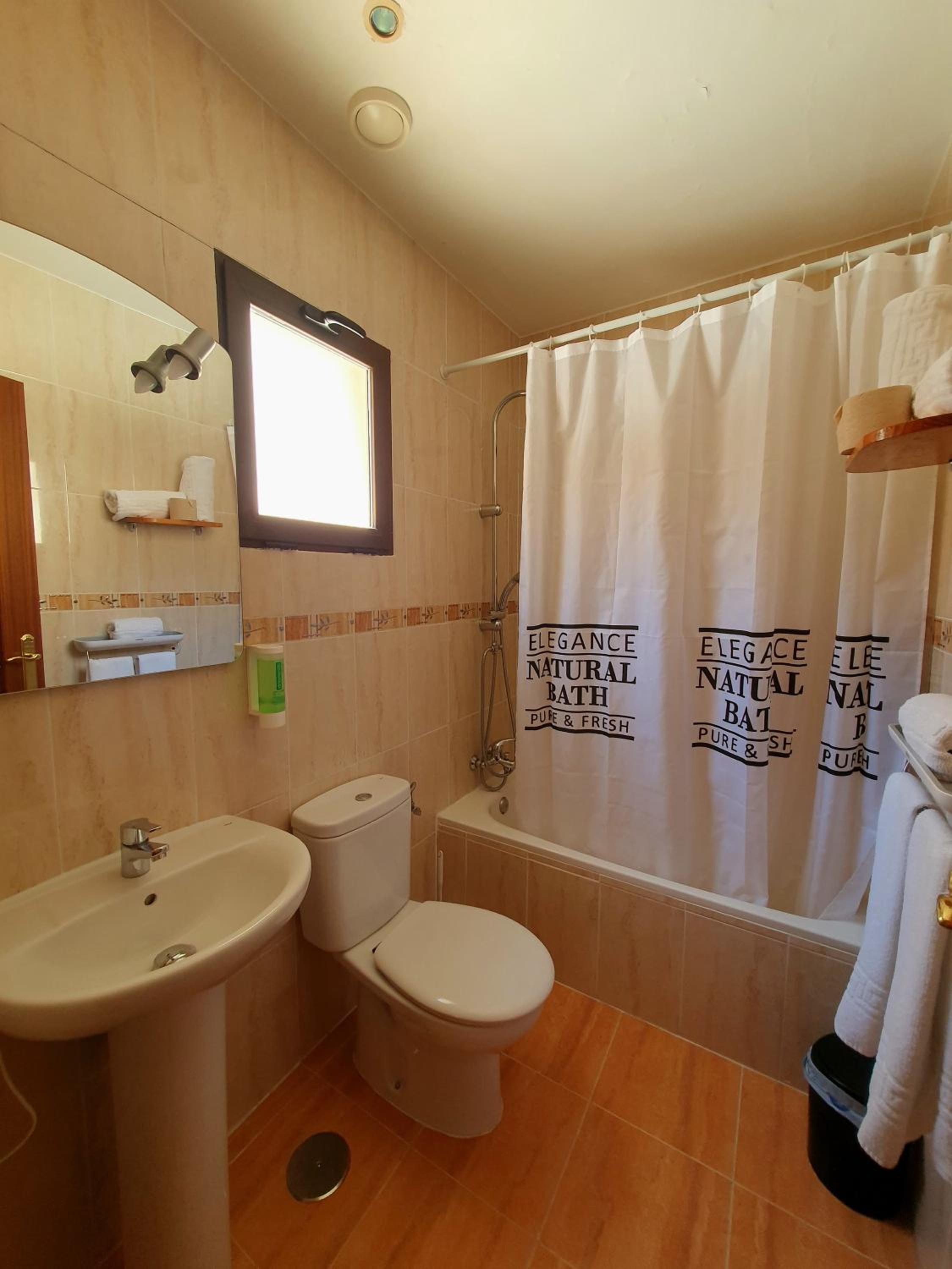 Twin Room with Balcony - Photo 5