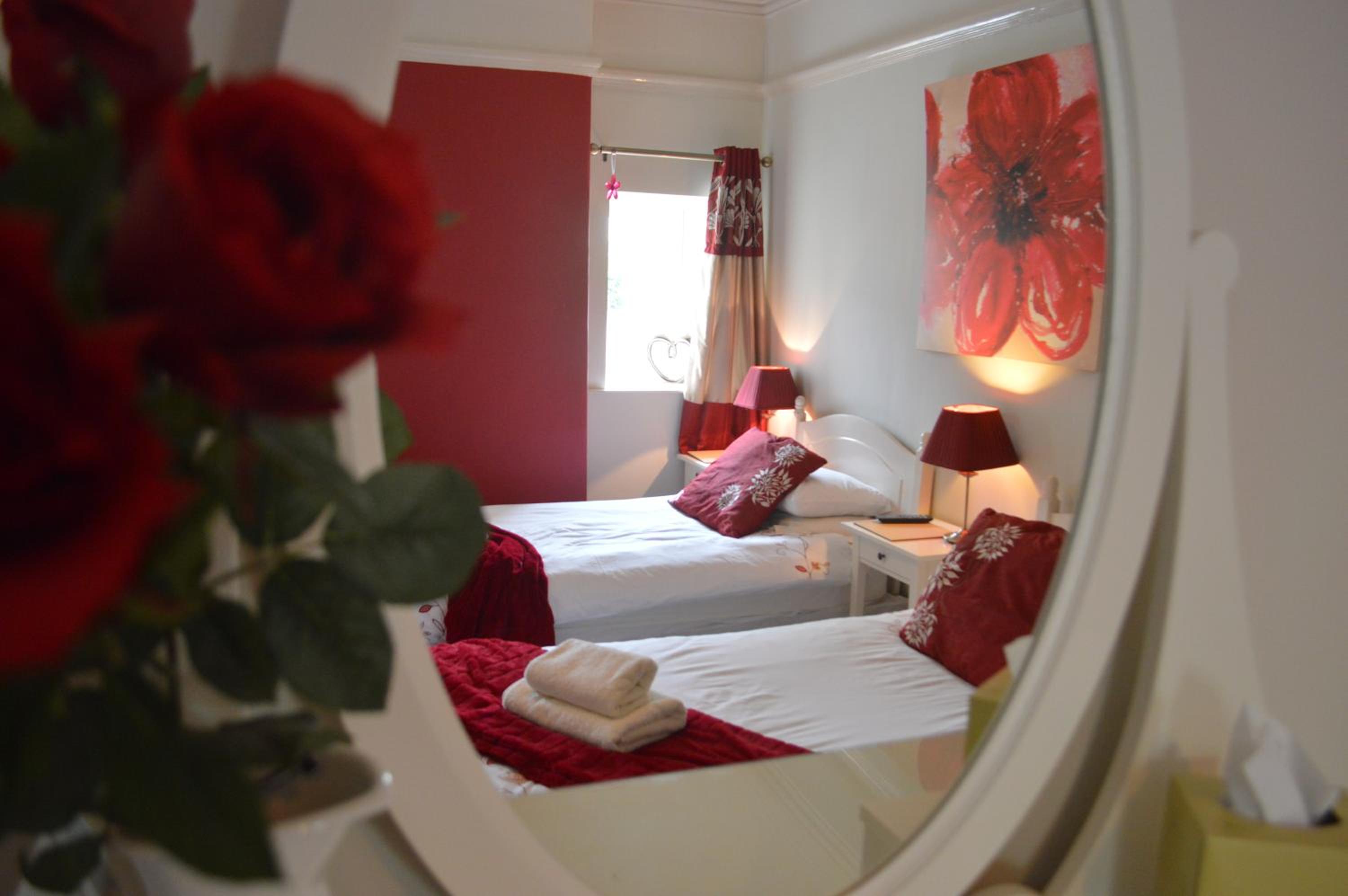 Twin Room with Bathroom photo 2