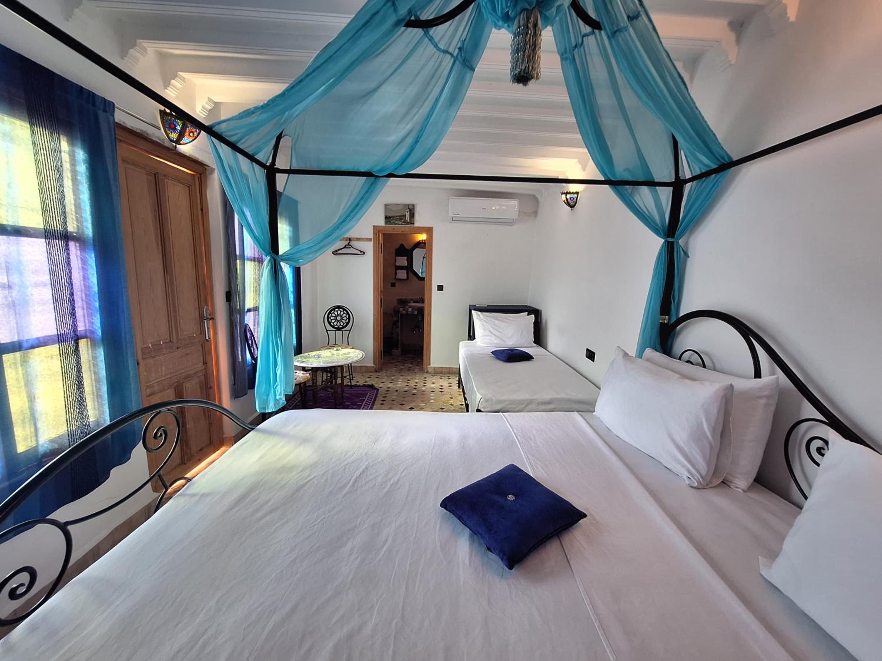 Triple Room with Private Bathroom - Photo 16