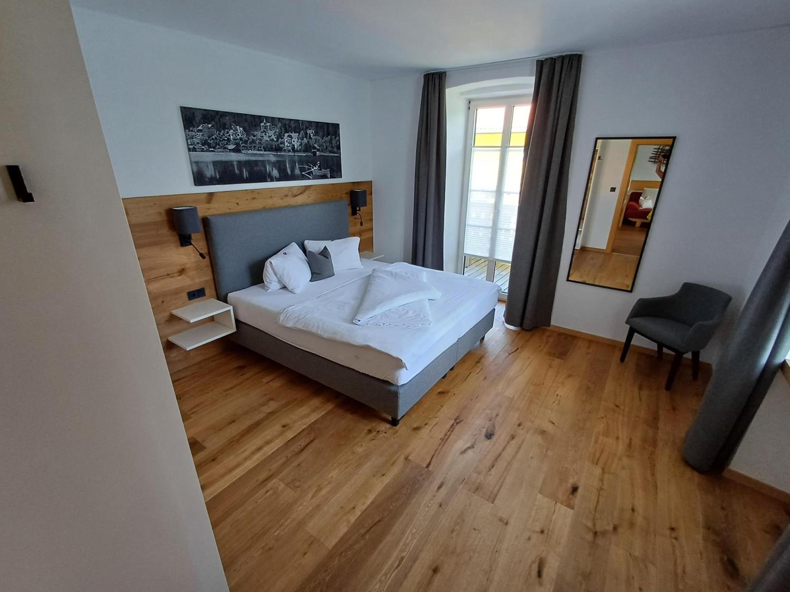 One-Bedroom Apartment with Shower photo 1