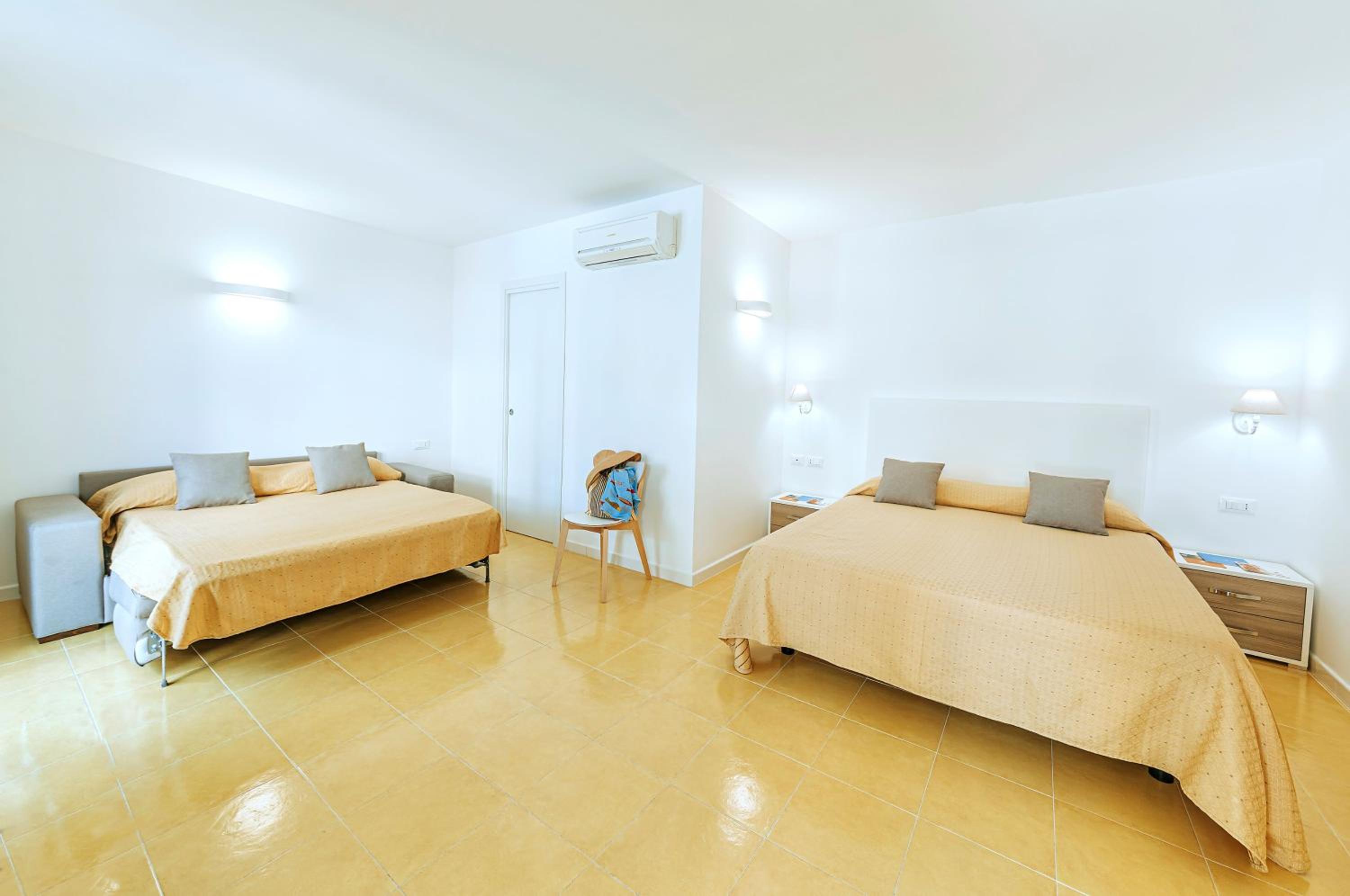 Deluxe Family Room - Photo 1