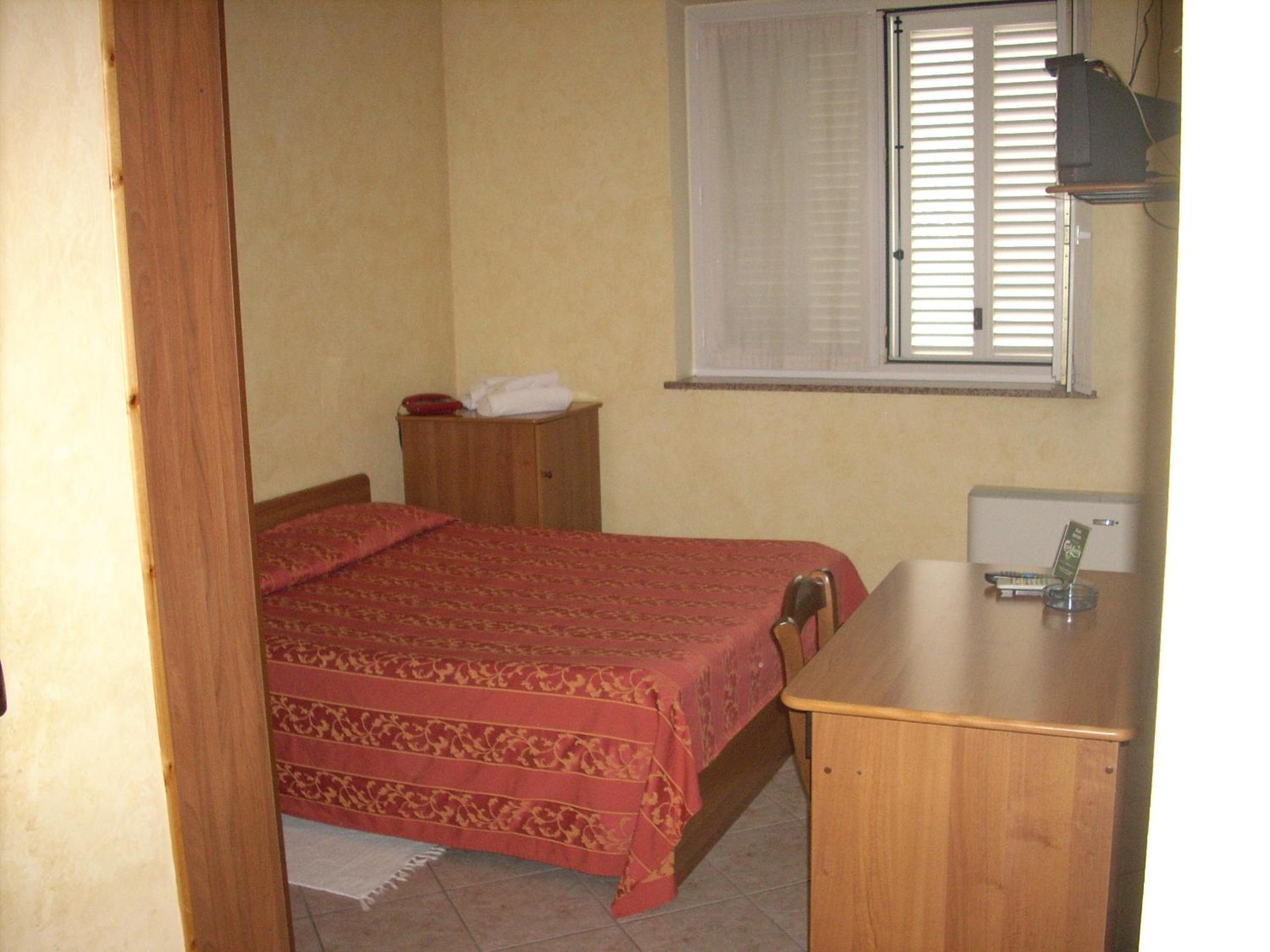Double Room - Photo 2