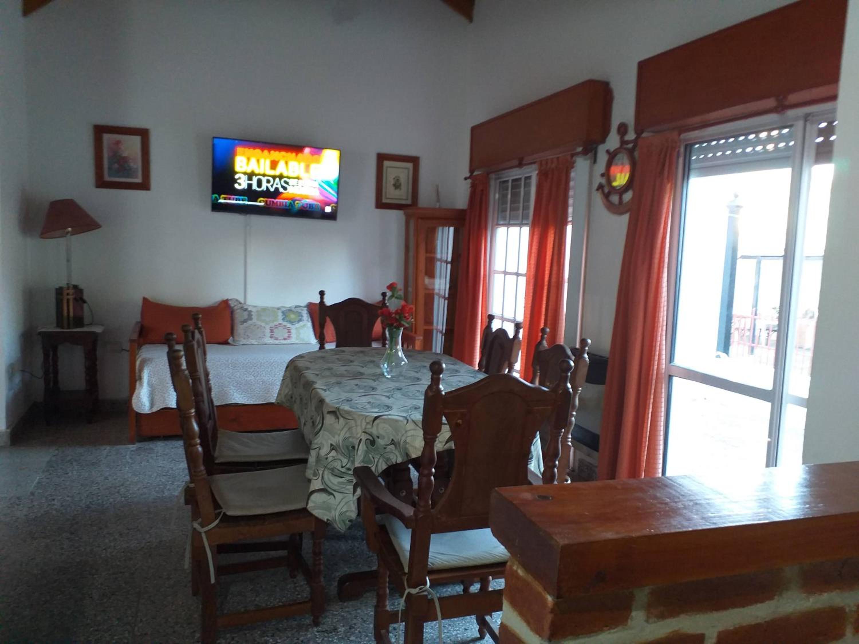 One-Bedroom House photo 1