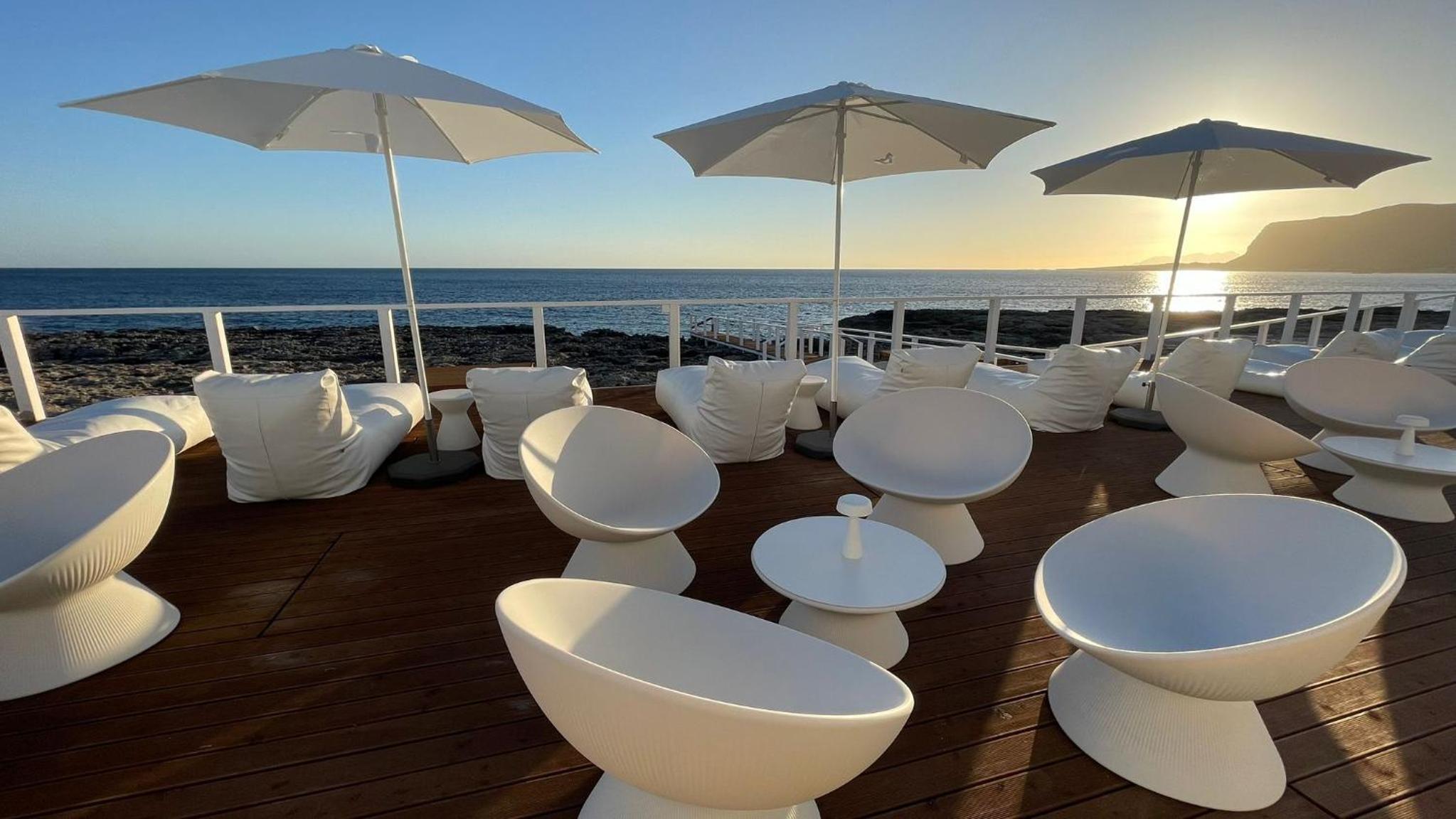 Superior Two-Bedroom Apartment with Beach Club Access photo 2
