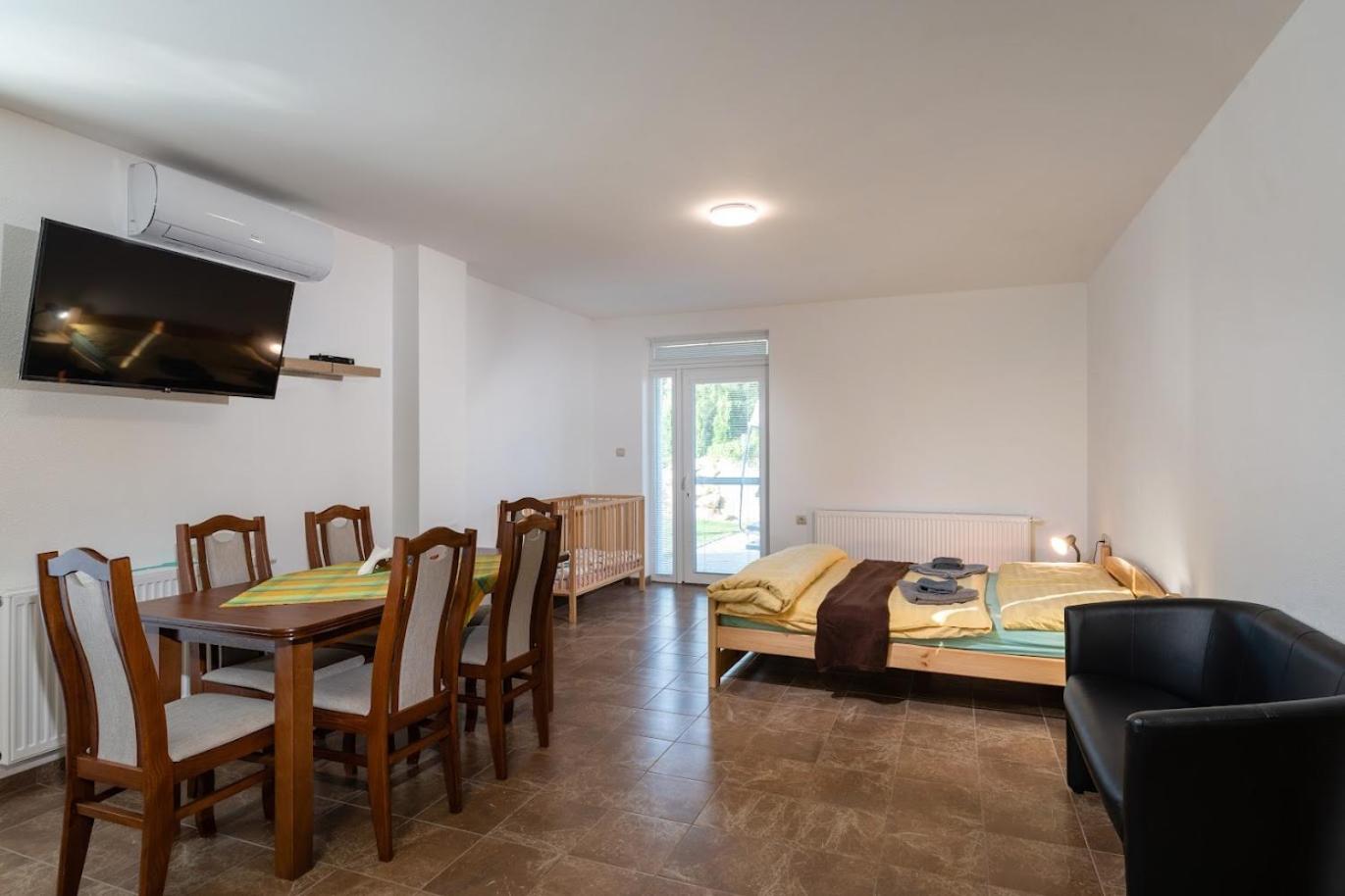 Apartment with Pool View  - Photo 6