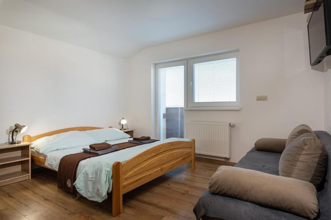 Deluxe Double Room with Bath - Photo 33