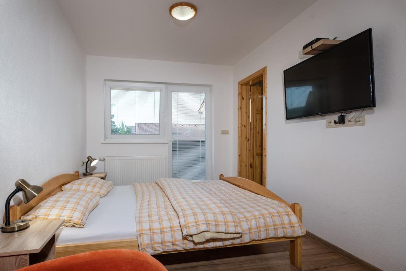 Deluxe Double Room with Bath - Photo 42
