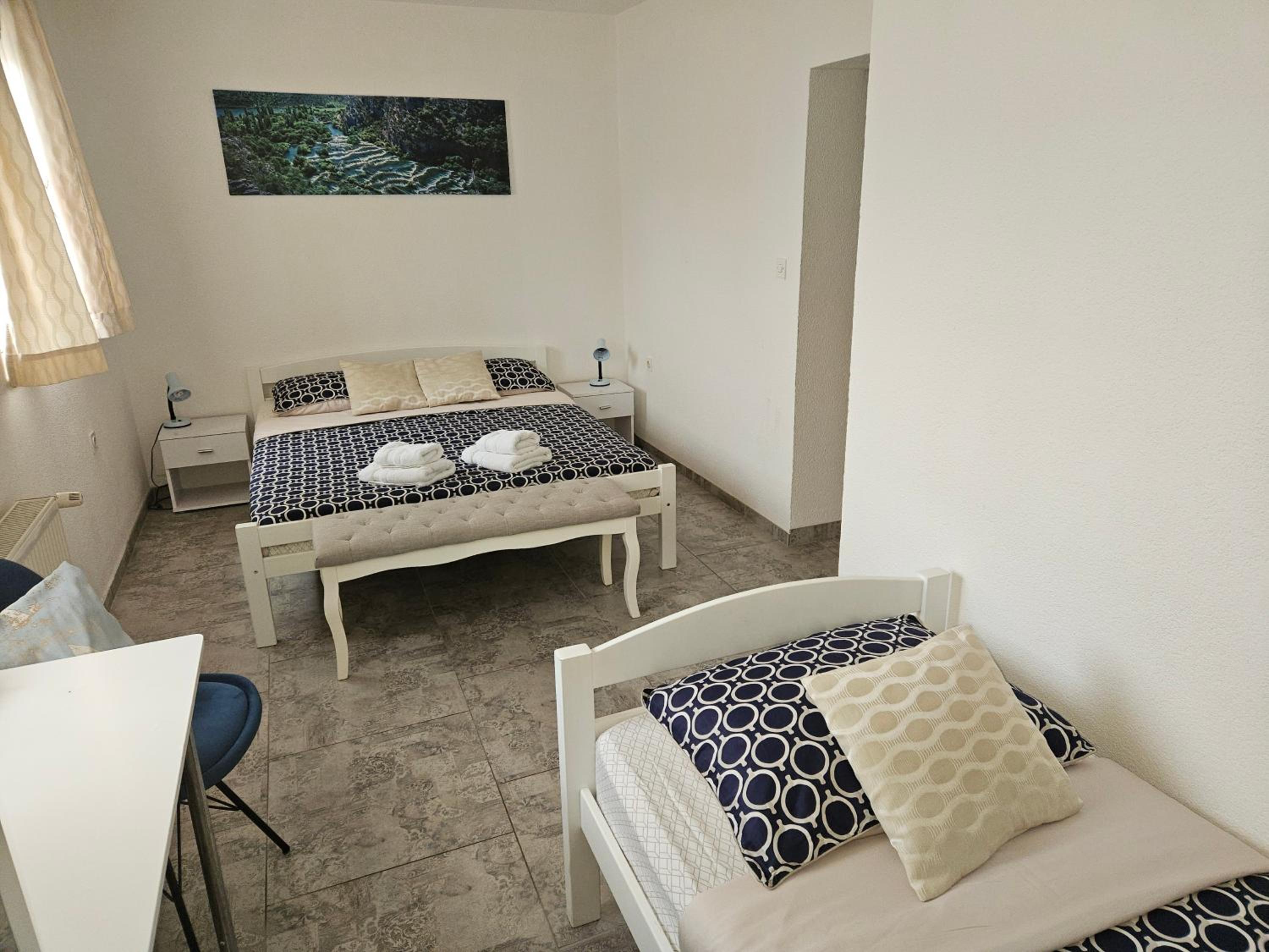 Triple Room with Private Bathroom - Photo 12