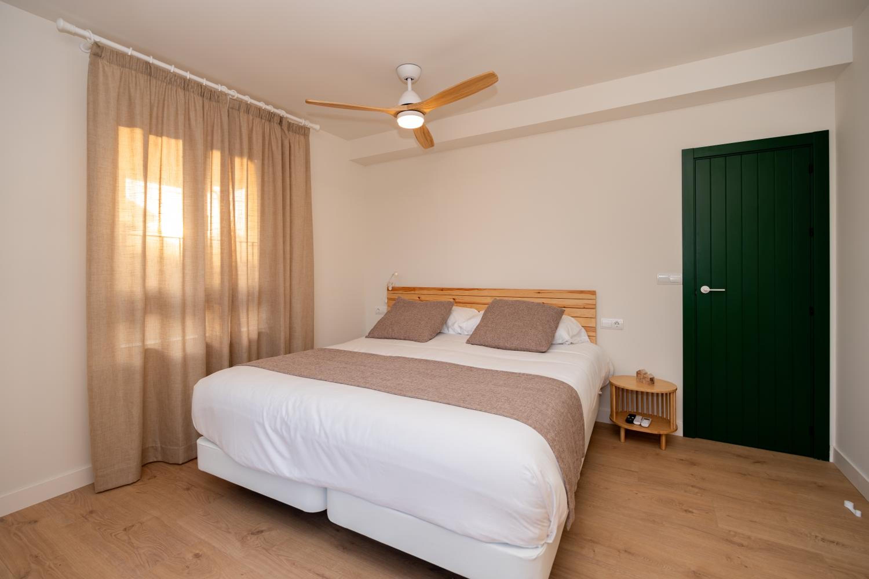 Three-Bedroom Apartment - Photo 6