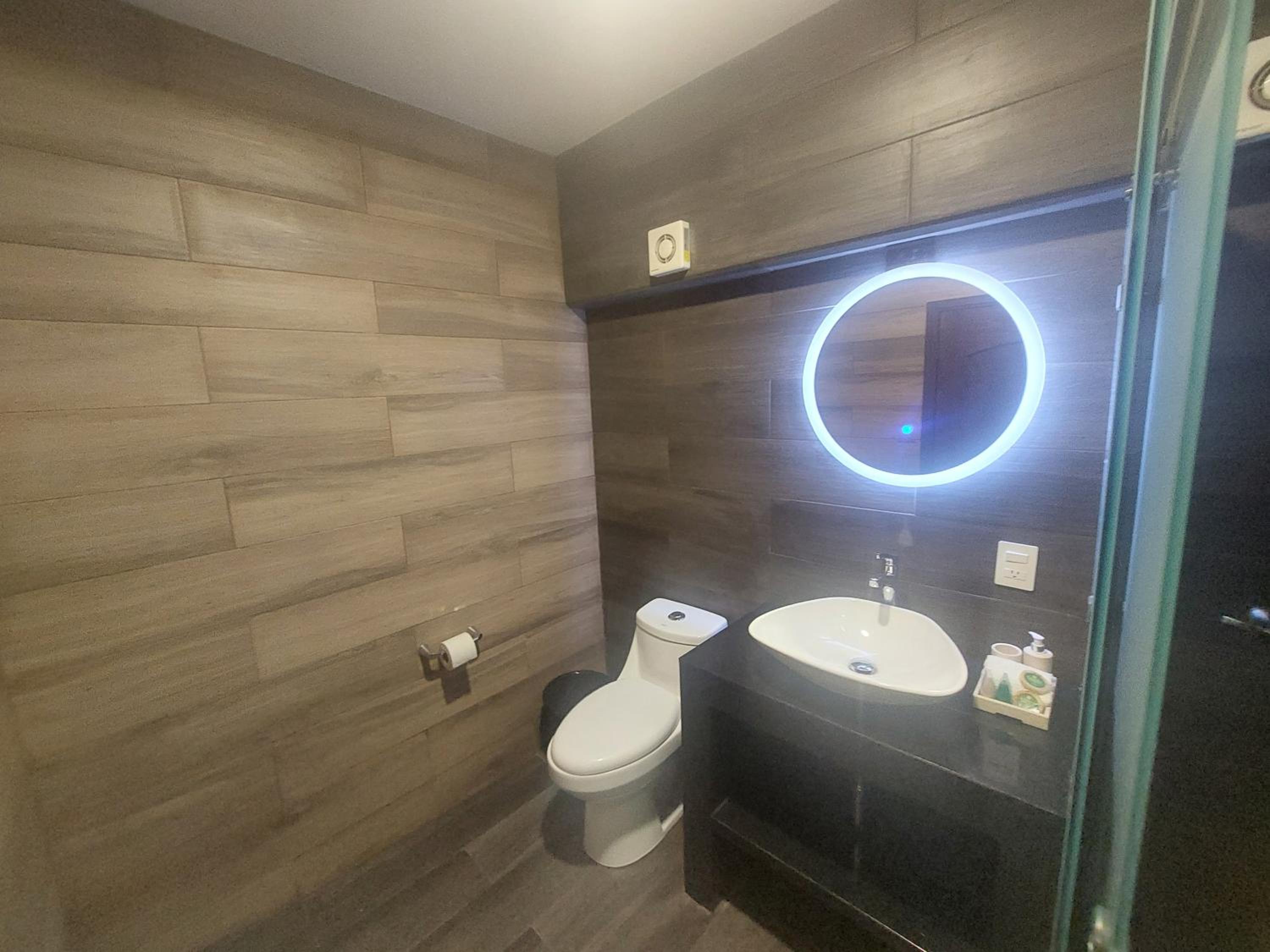 Deluxe King Room photo 2