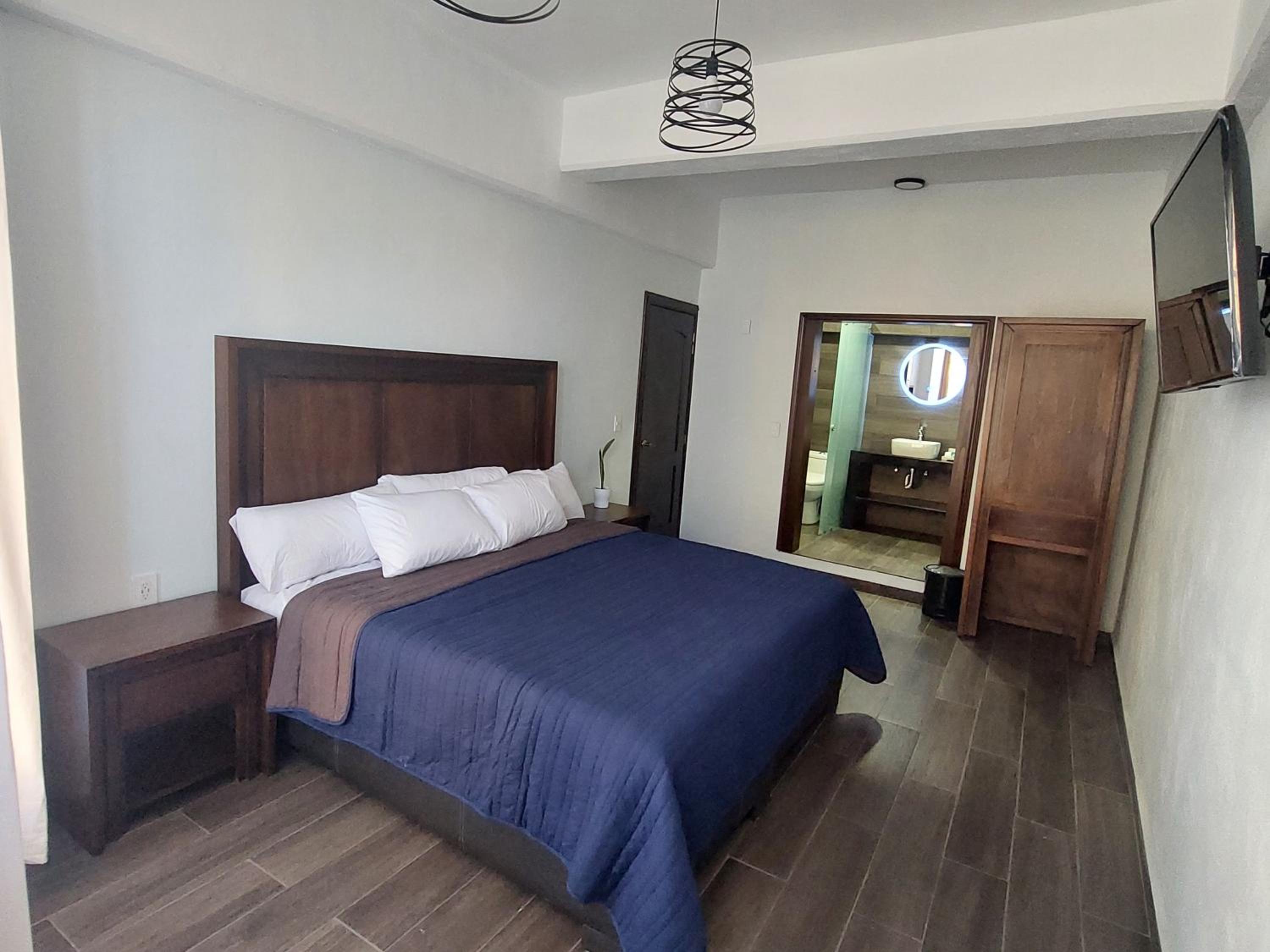 Deluxe King Room photo 1