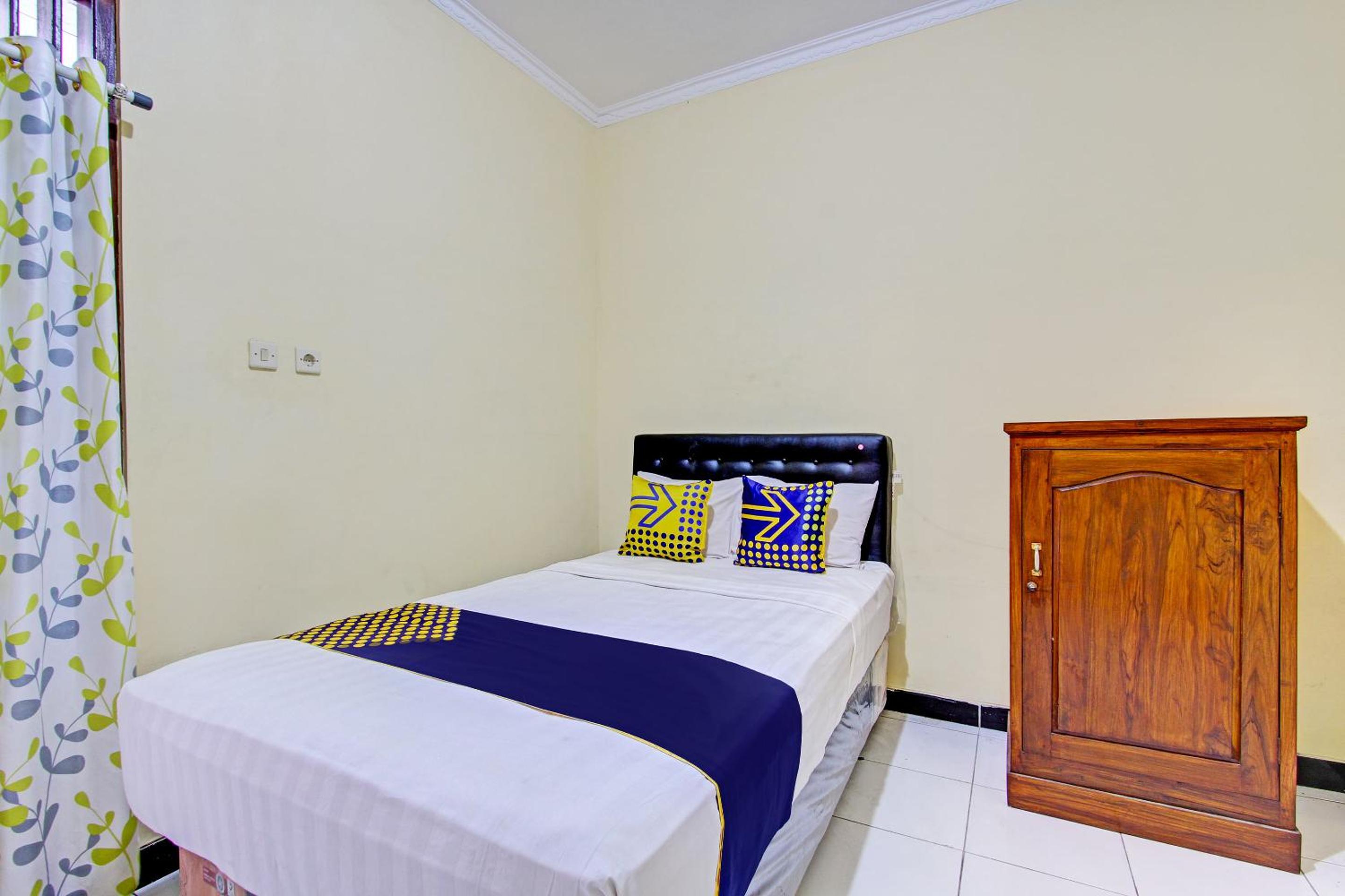 Budget Double Room photo 2