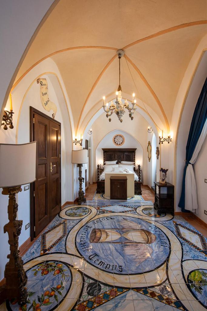 Deluxe King Room photo 1