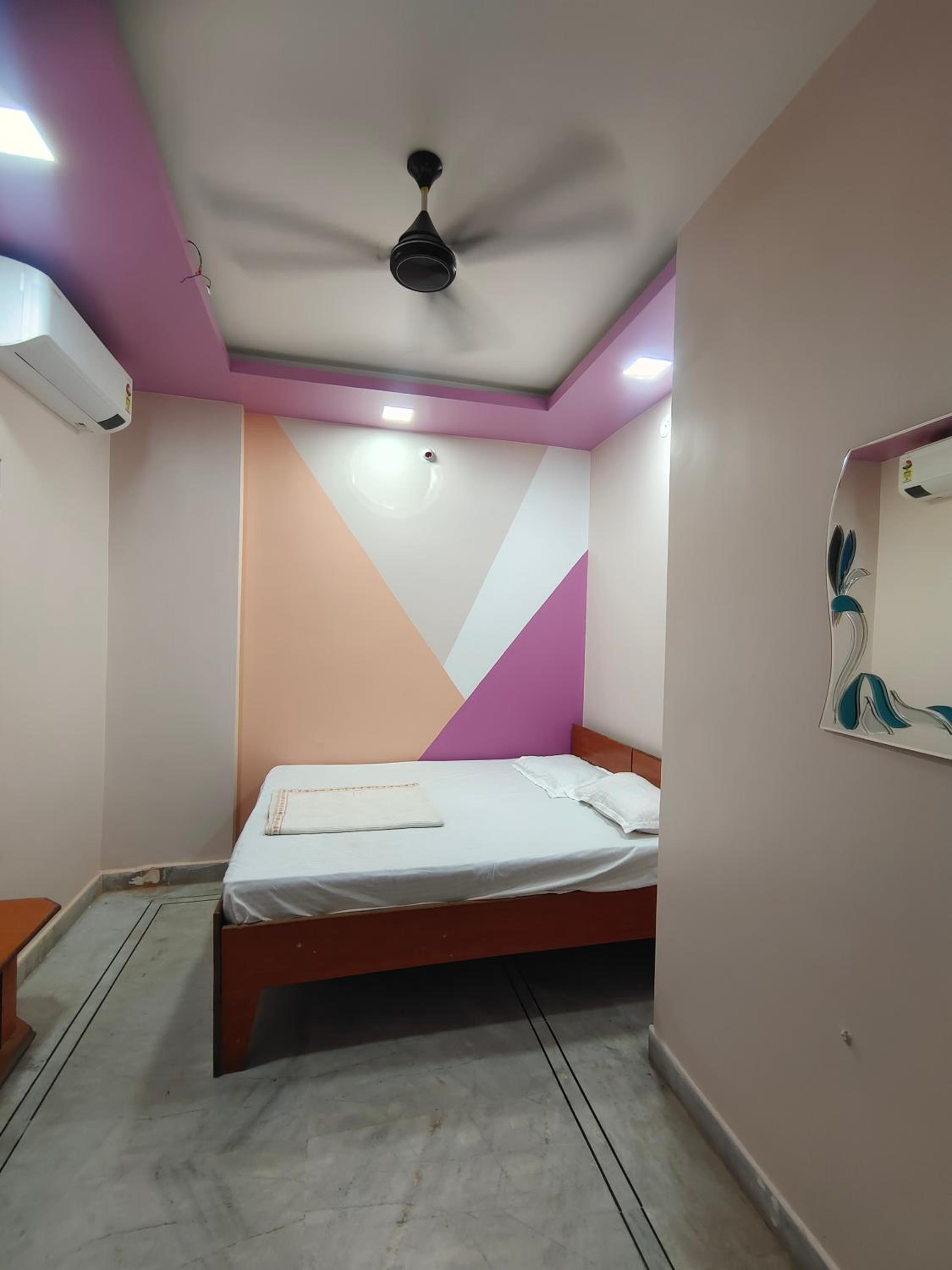 Budget Double Room - Photo 2