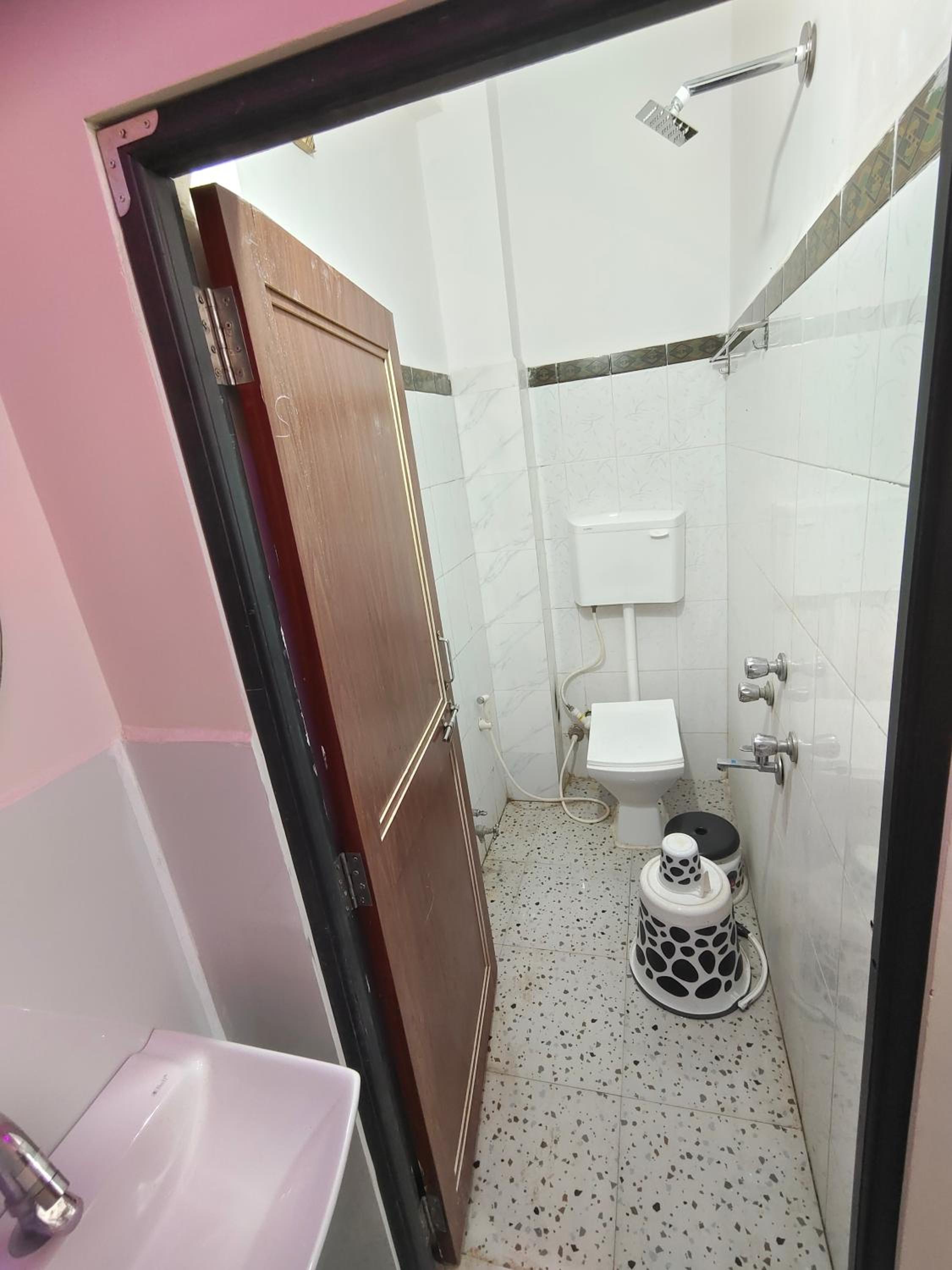 Budget Double Room - Photo 3