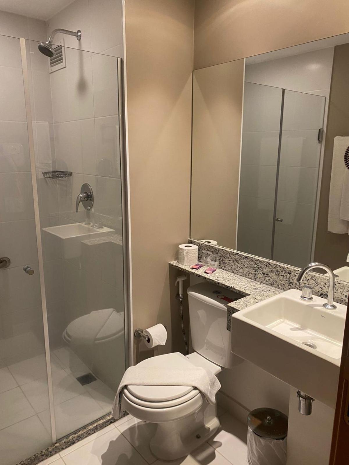 Available room thumbnail 6