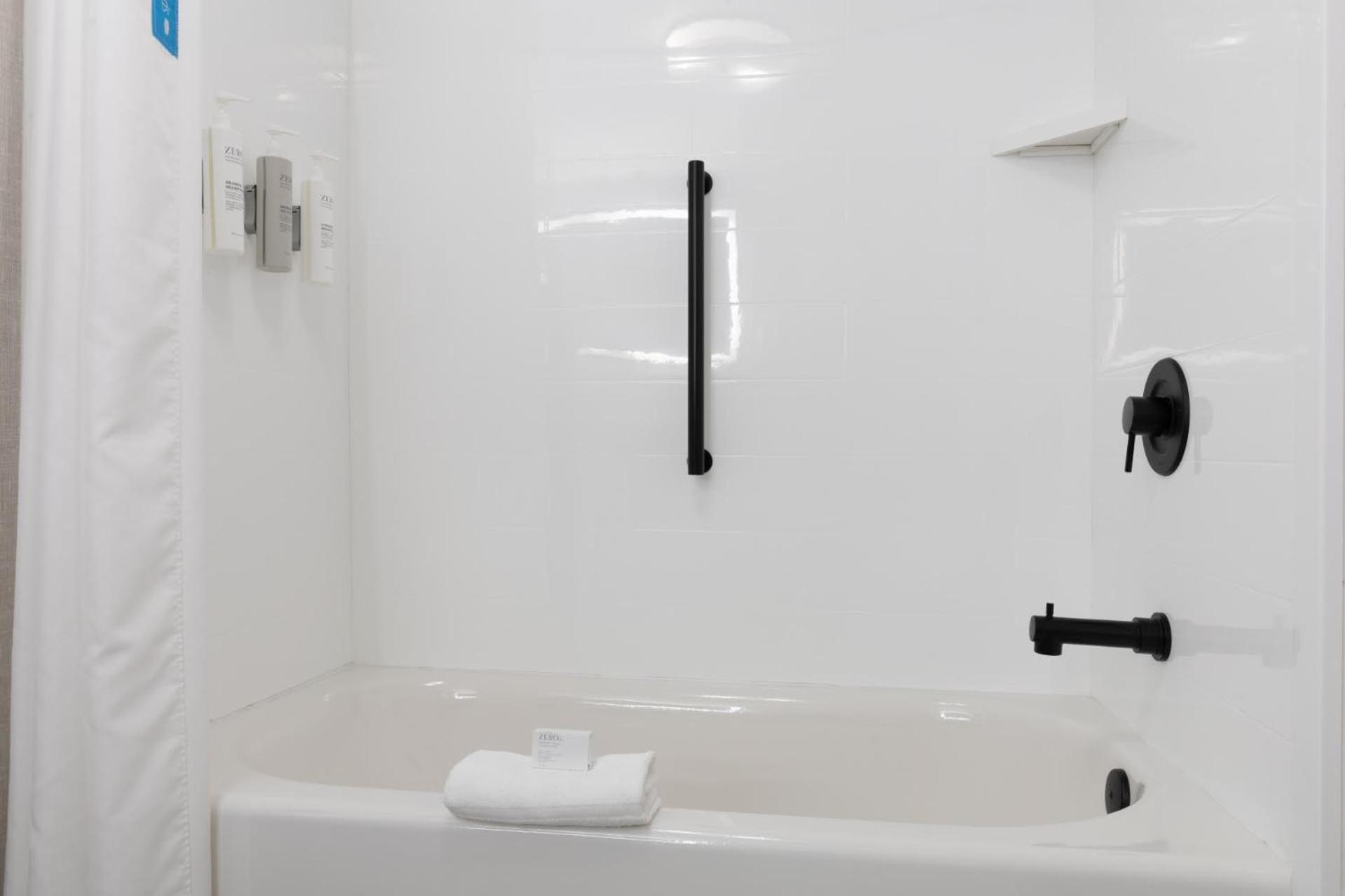 King Circular Suite with Bath Tub  - Photo 10