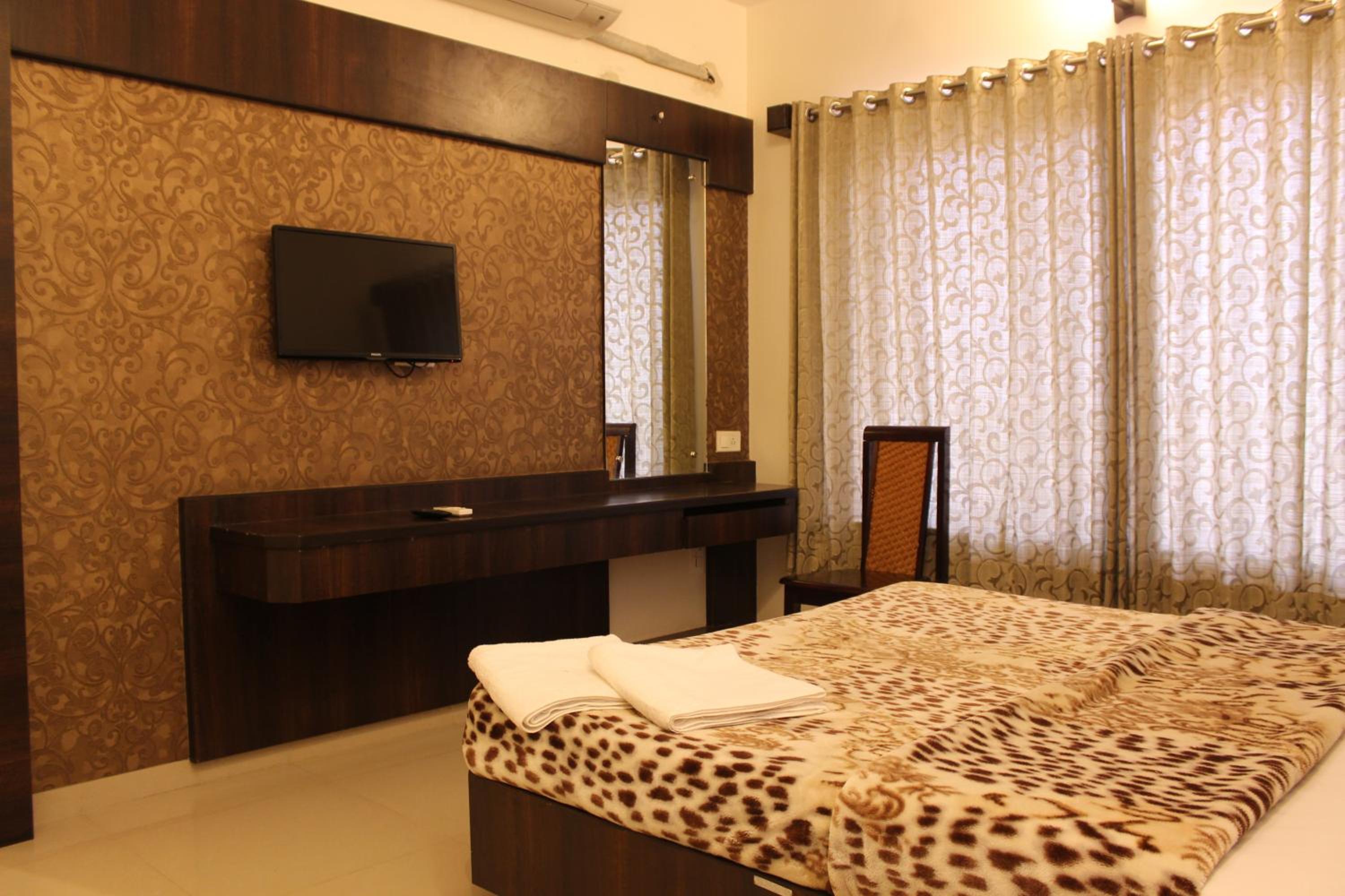 Triple Room with Fan photo 3