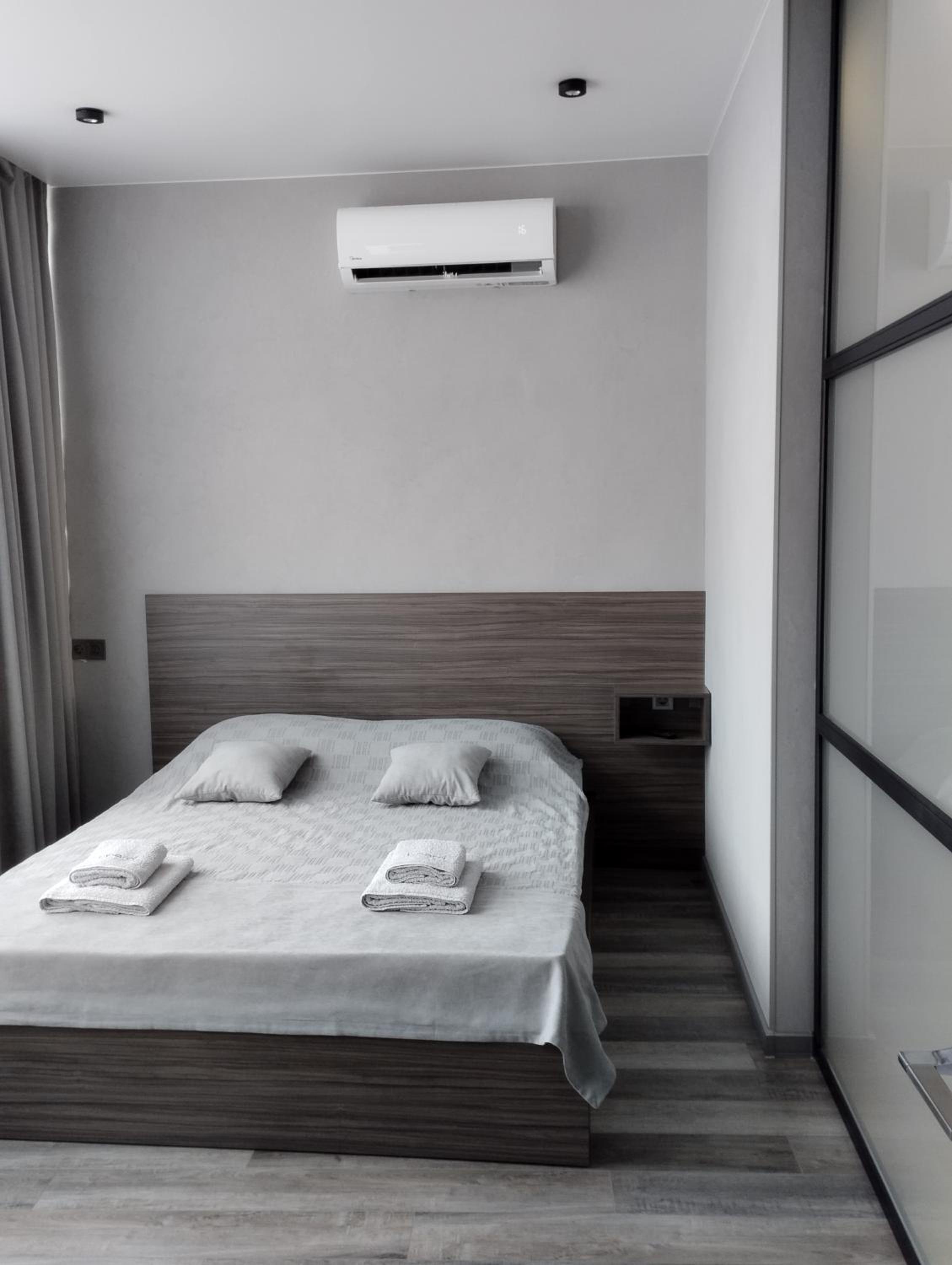 Two-Bedroom Apartment with View photo 3