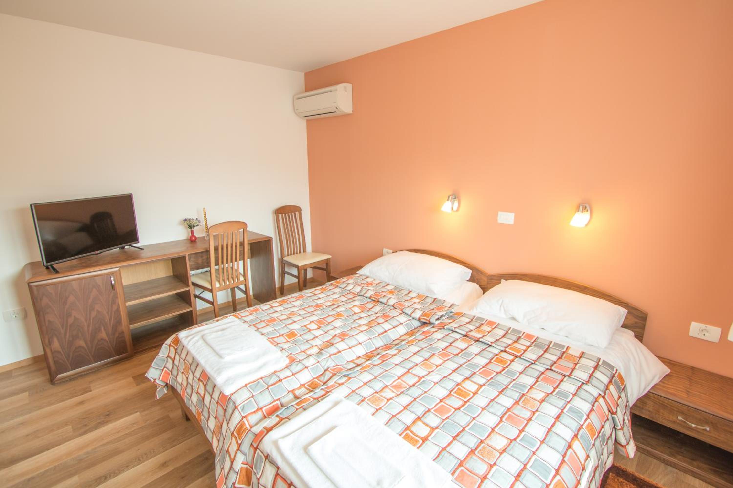Double Room - Photo 4