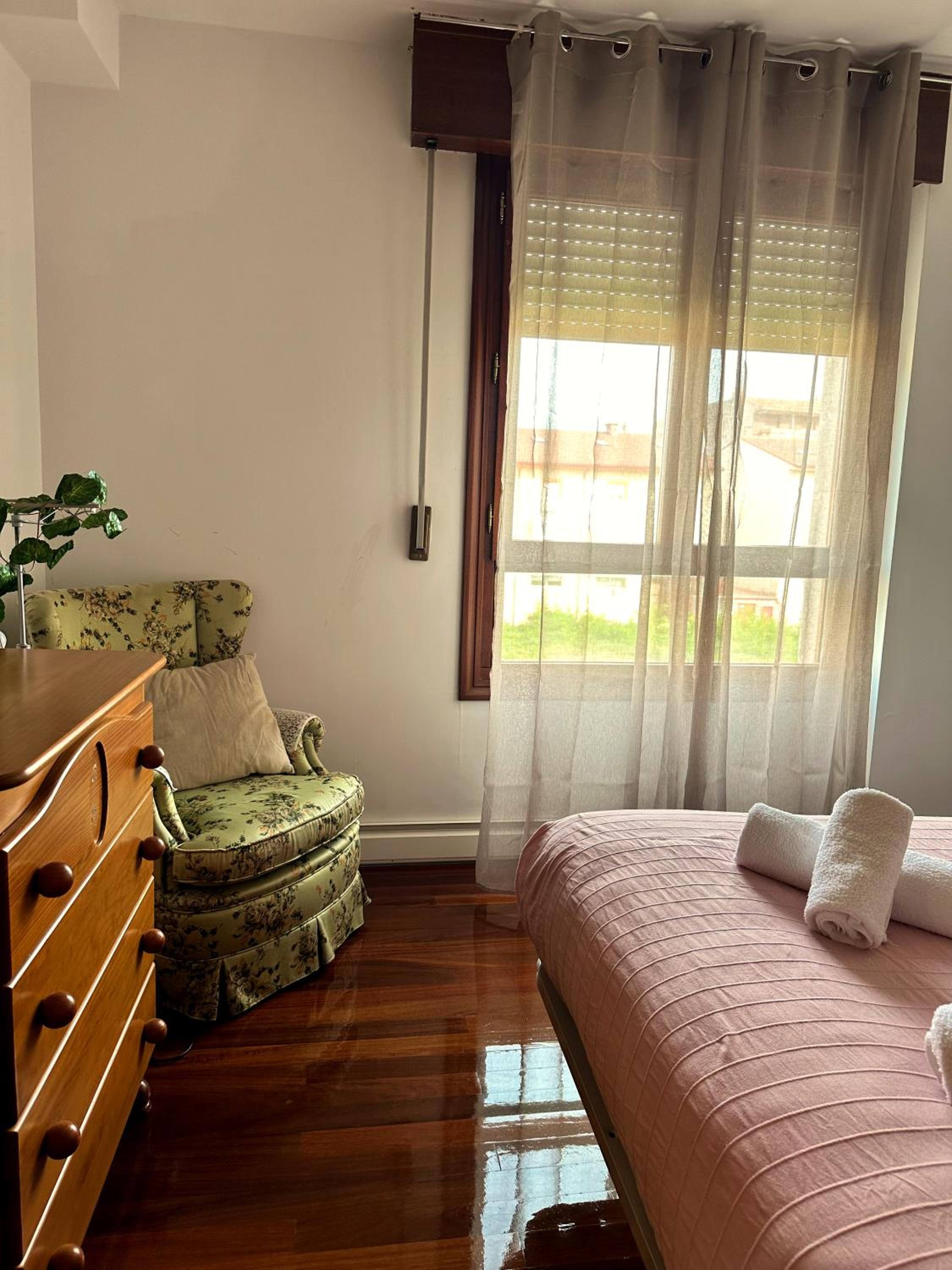 One-Bedroom Apartment photo 2