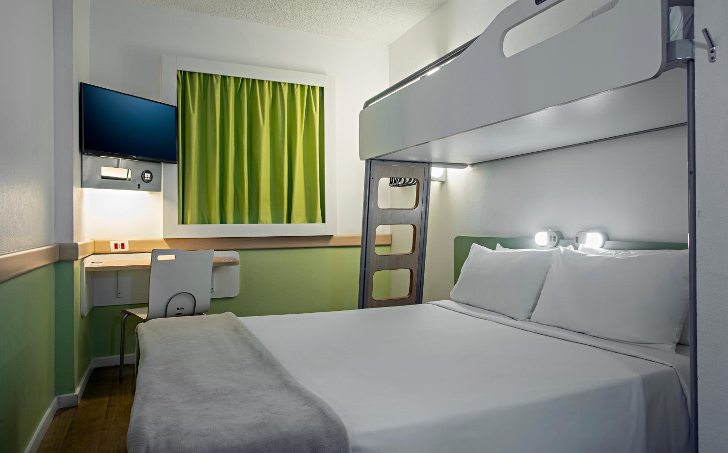 Standard Room with Double Bed + Bunkbed photo 1