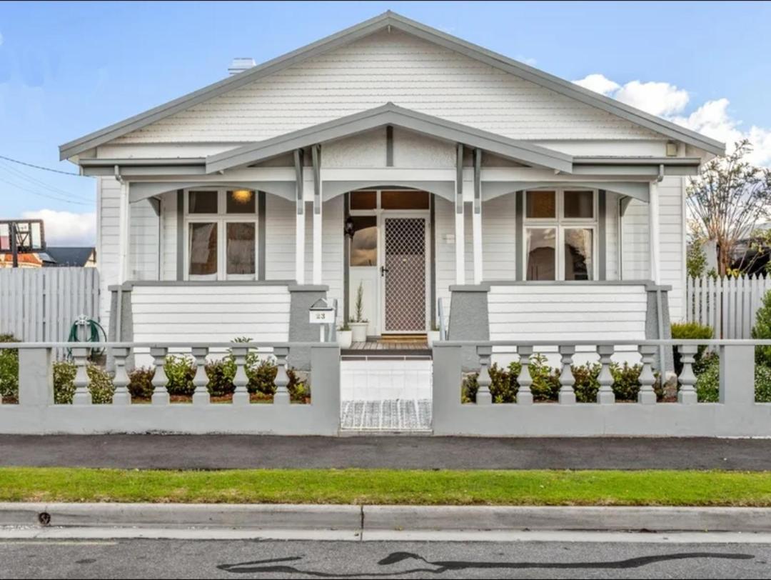 Three-Bedroom House photo 3