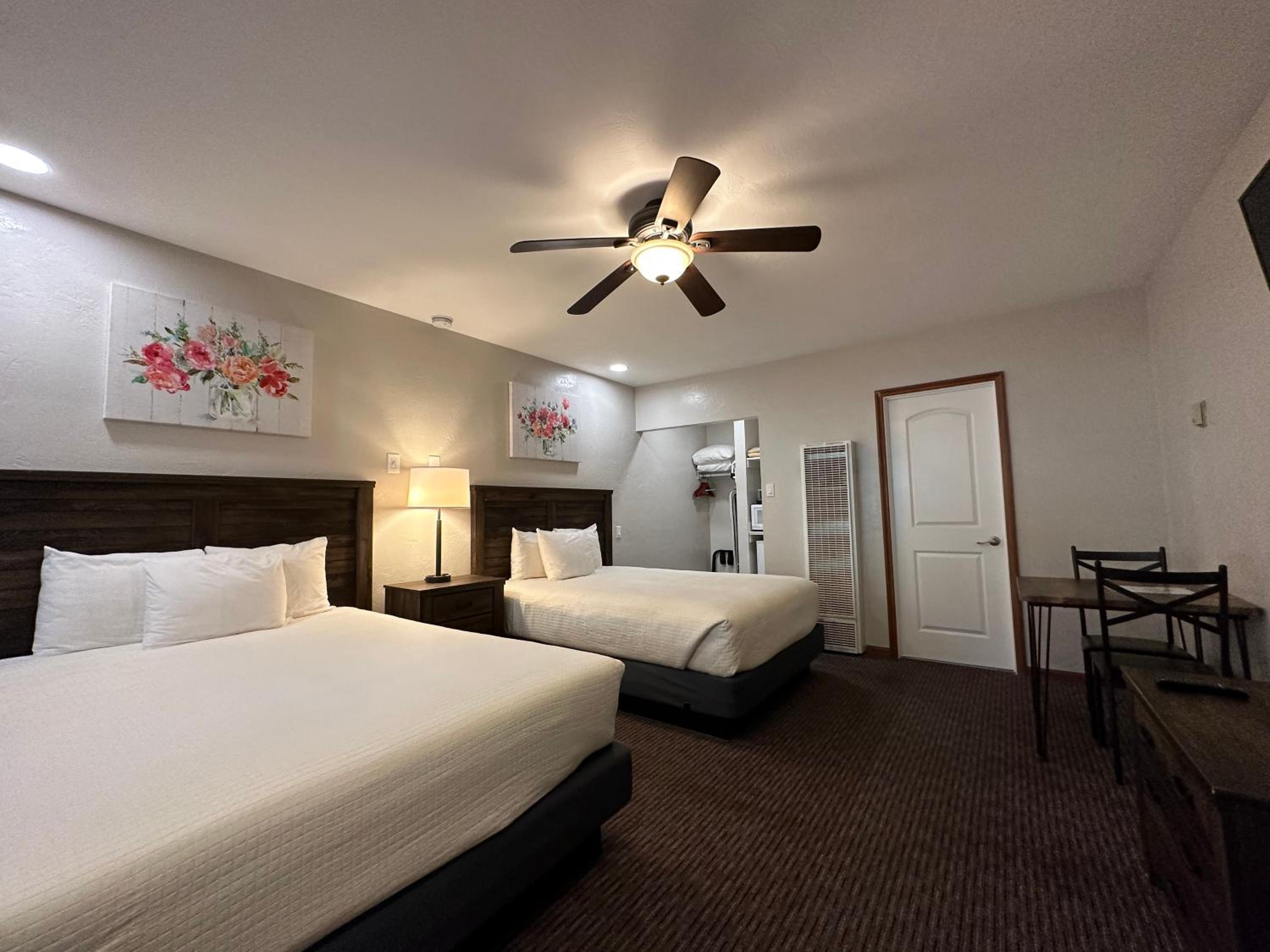 Quadruple Room - Disability Access photo 1