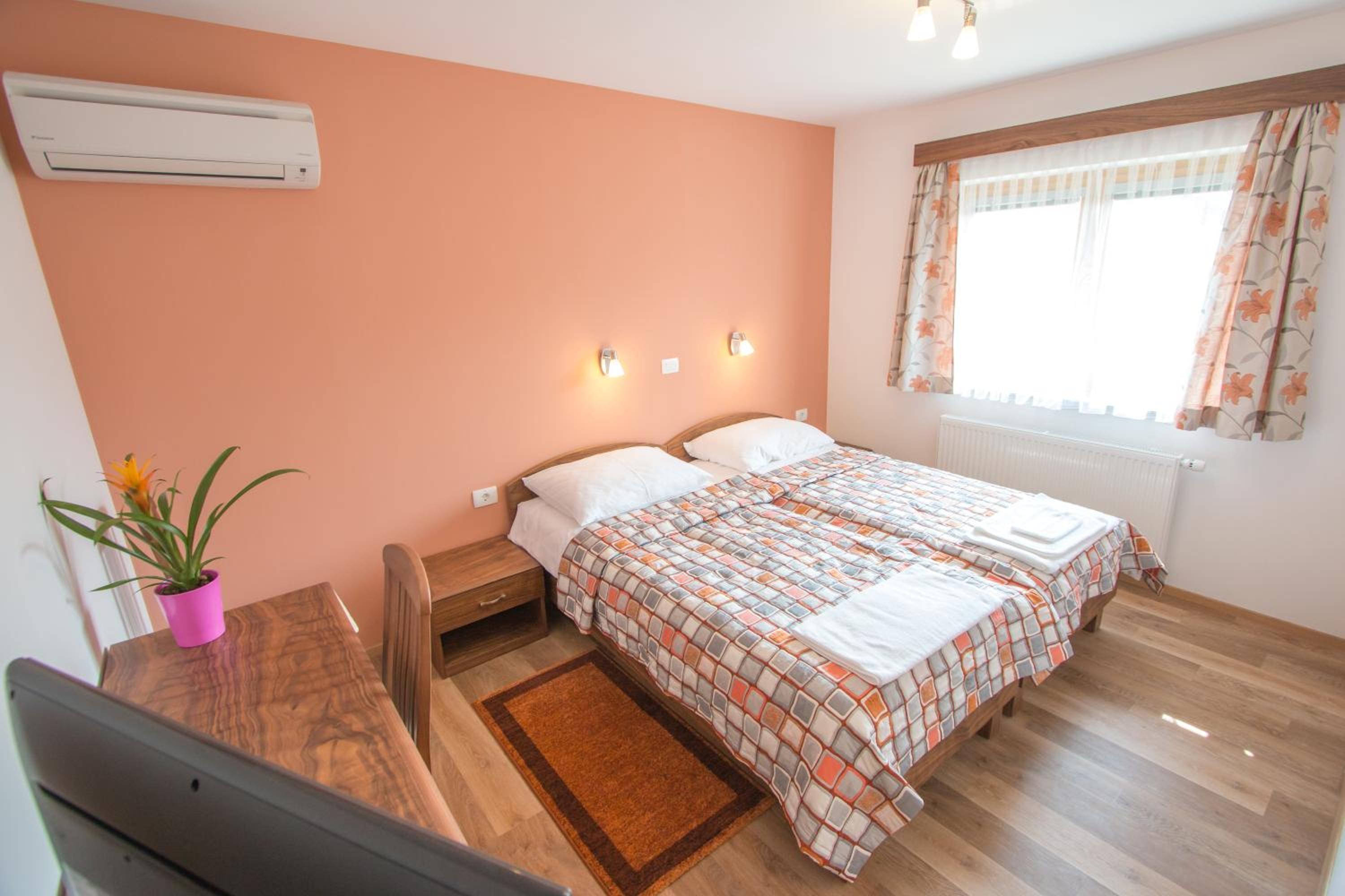 Double Room - Photo 1