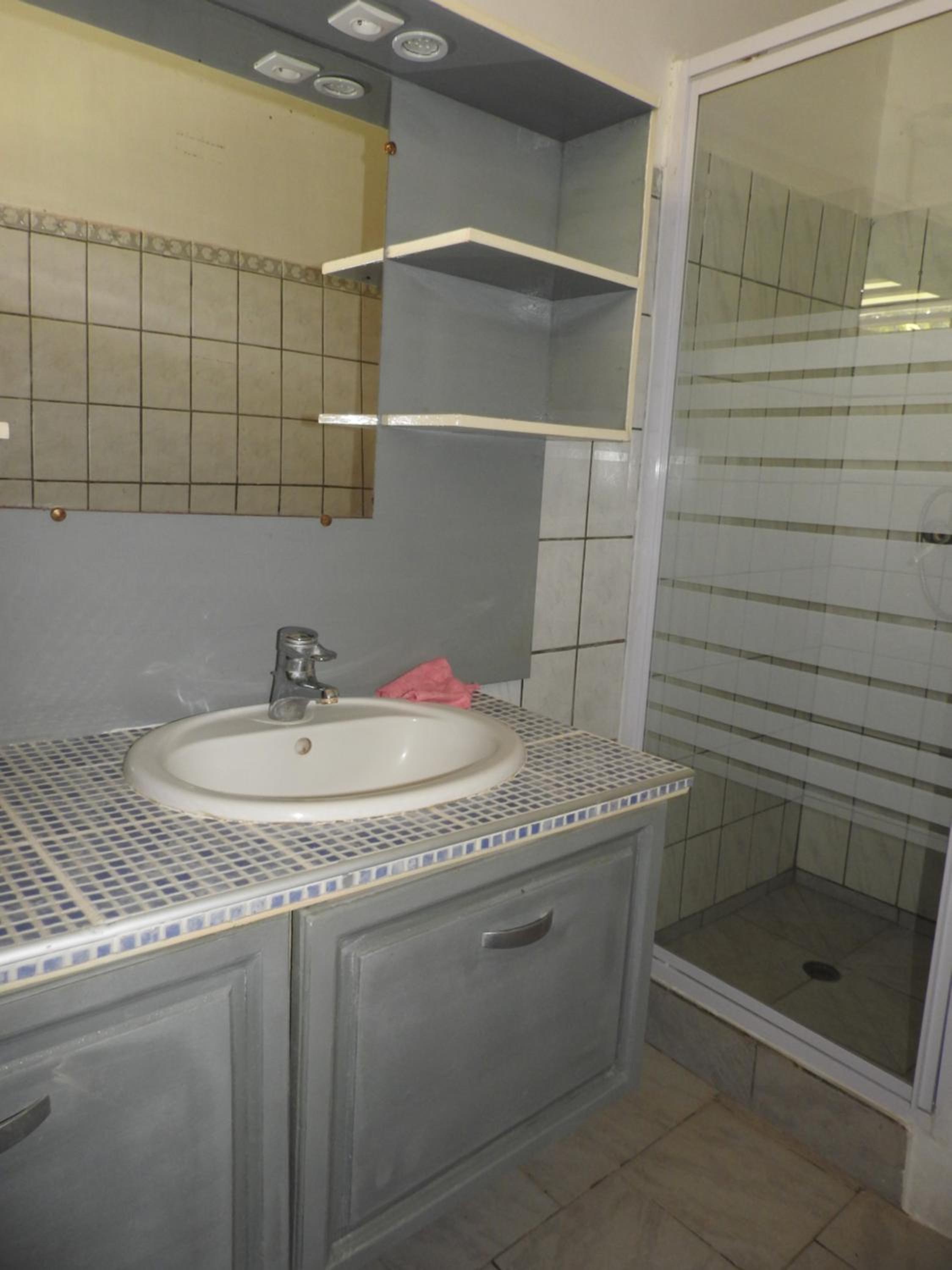 Three-Bedroom House photo 2