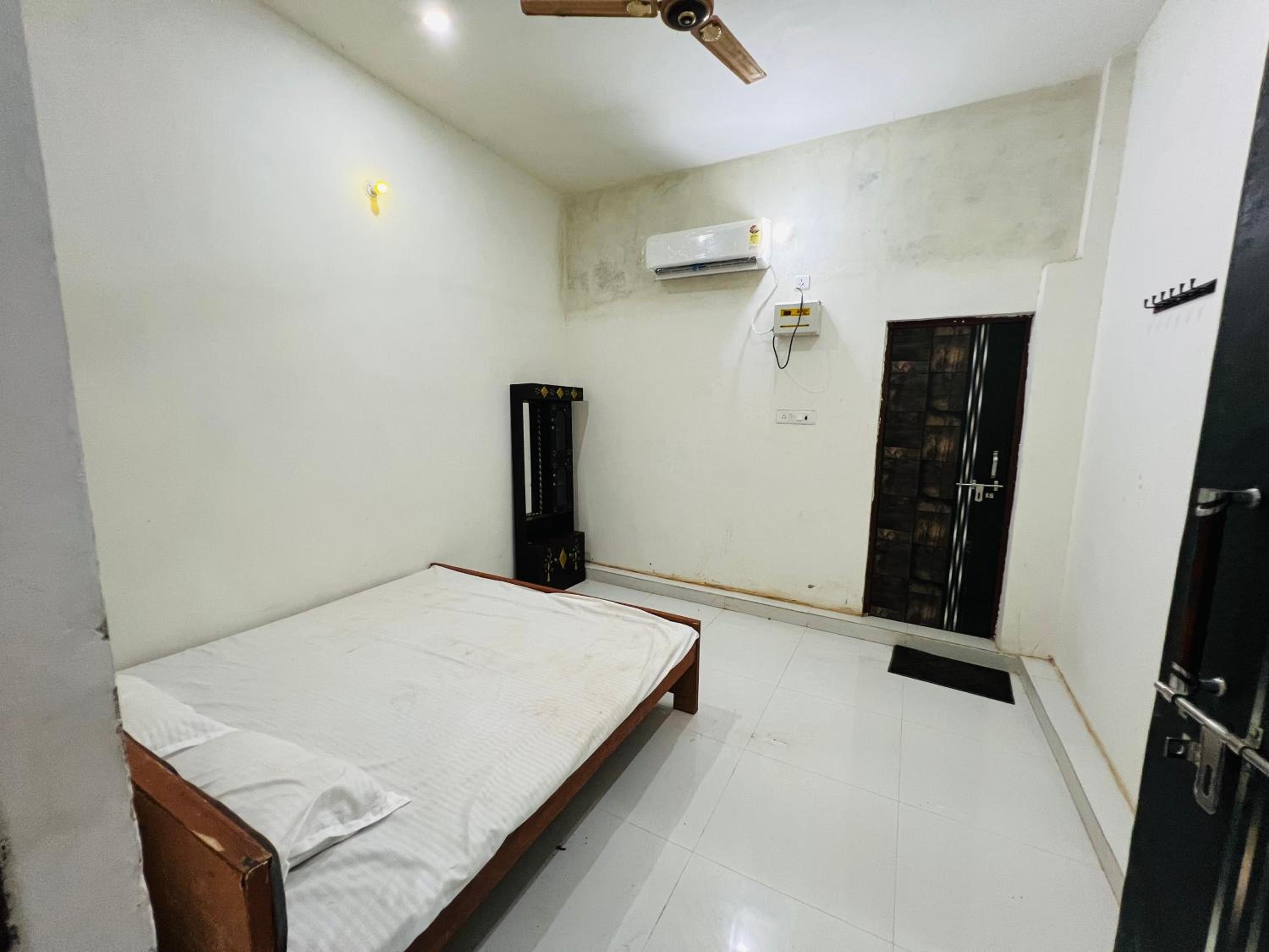 Deluxe King Room photo 2