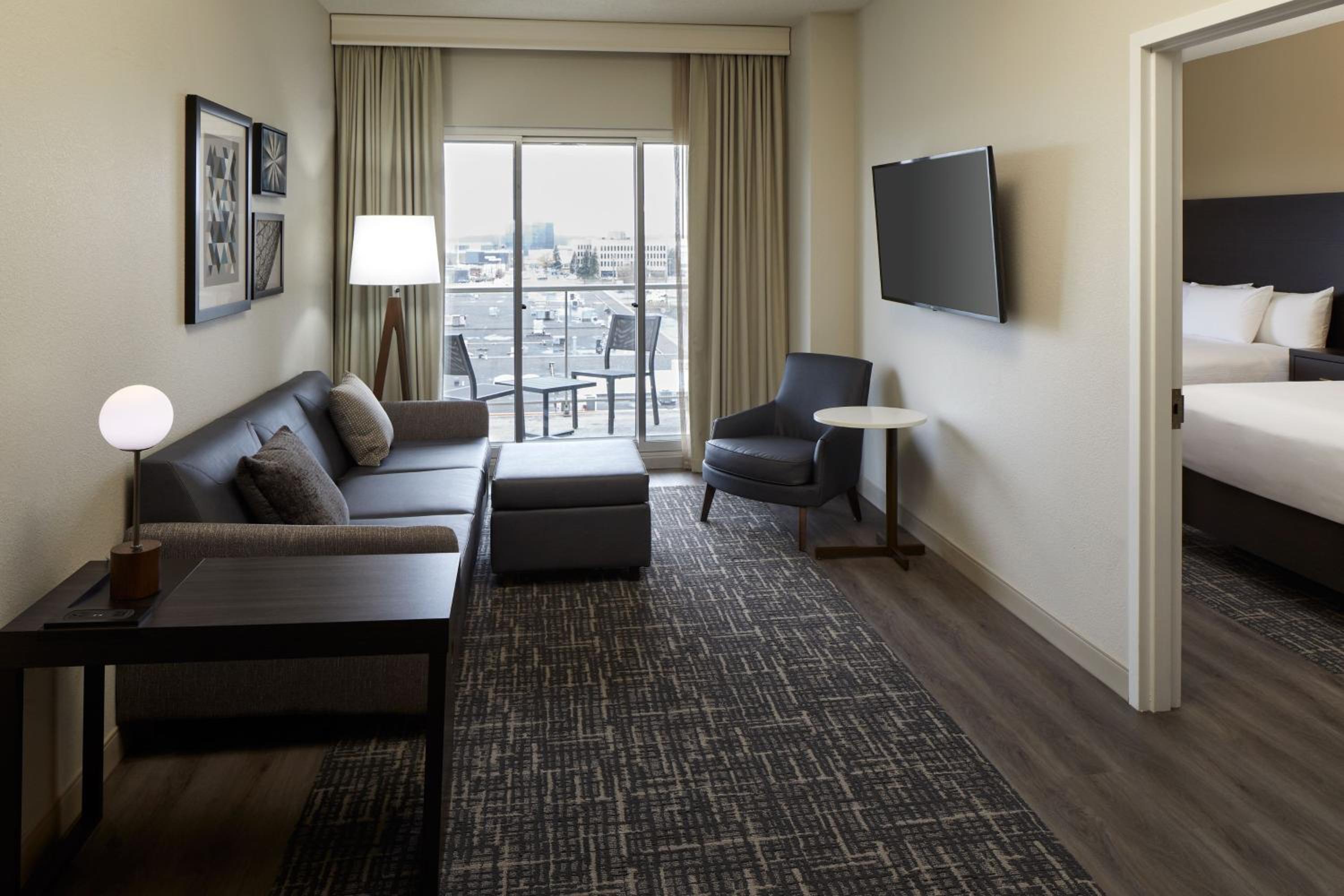 2 Bedroom Suite, Balcony photo 2