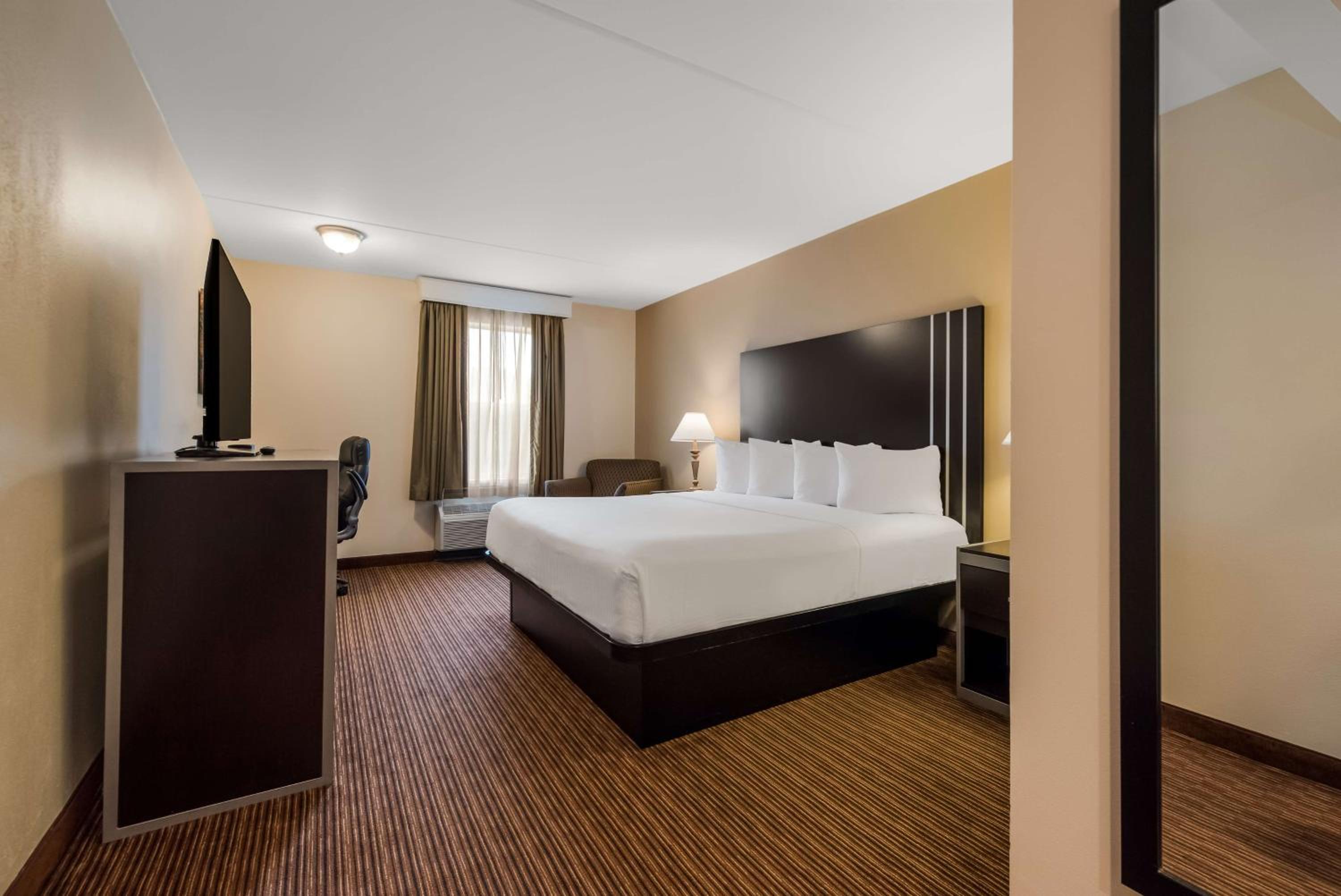 King Room - Non-Smoking - Photo 1