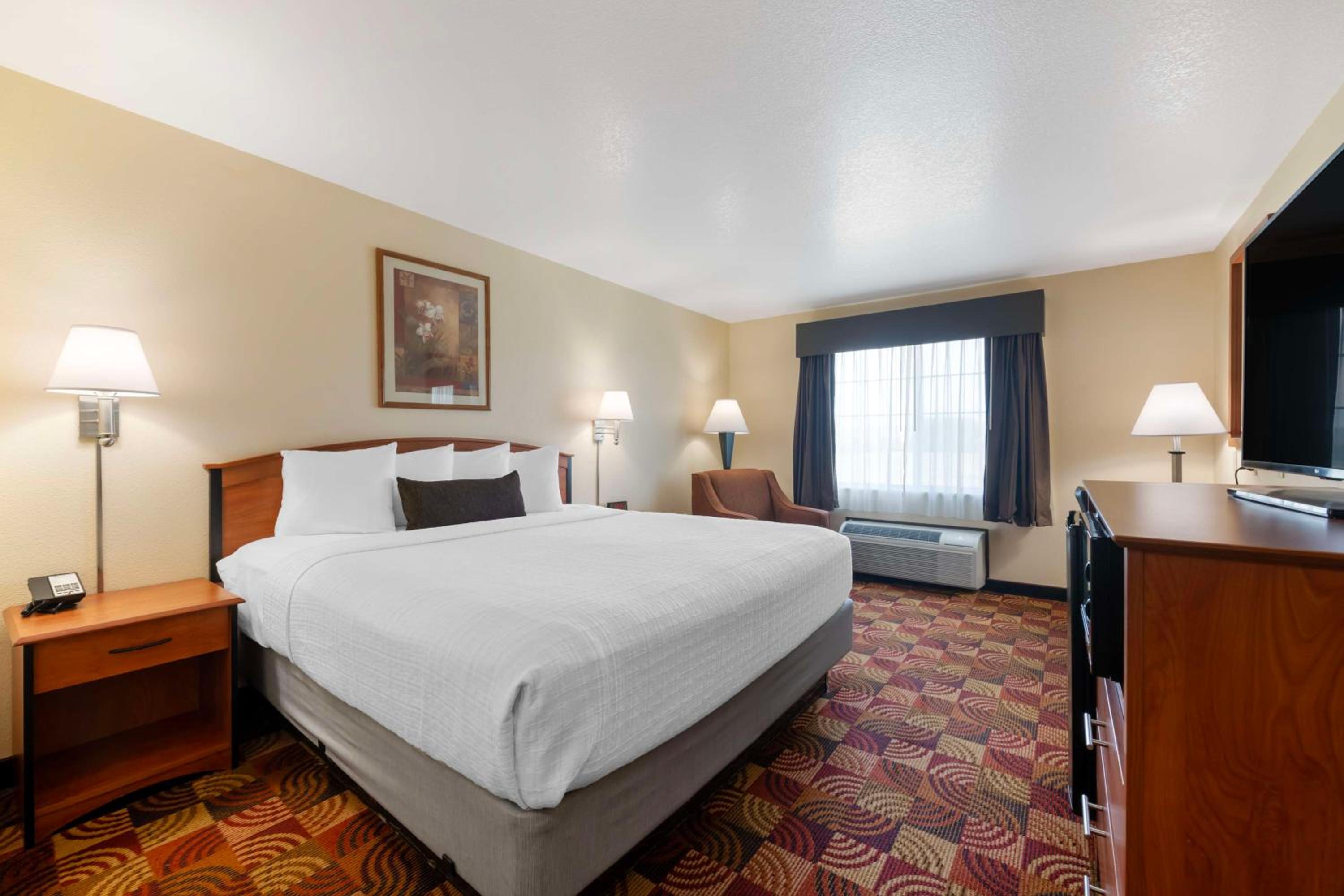 King Room - Non-Smoking - Photo 1